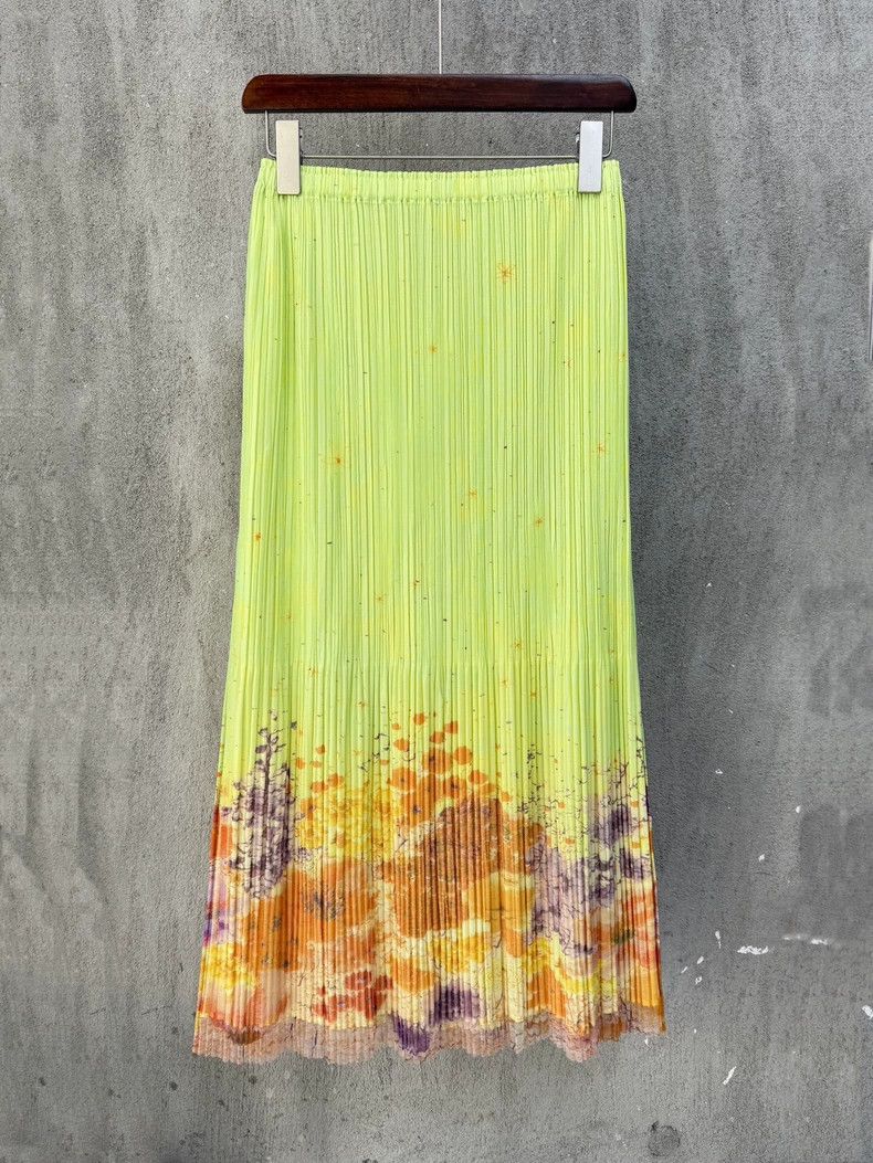 Issey Miyake Issey Miyake size:3 Green water lily pleated skirt Size 42" / US 20 - 1 Thumbnail