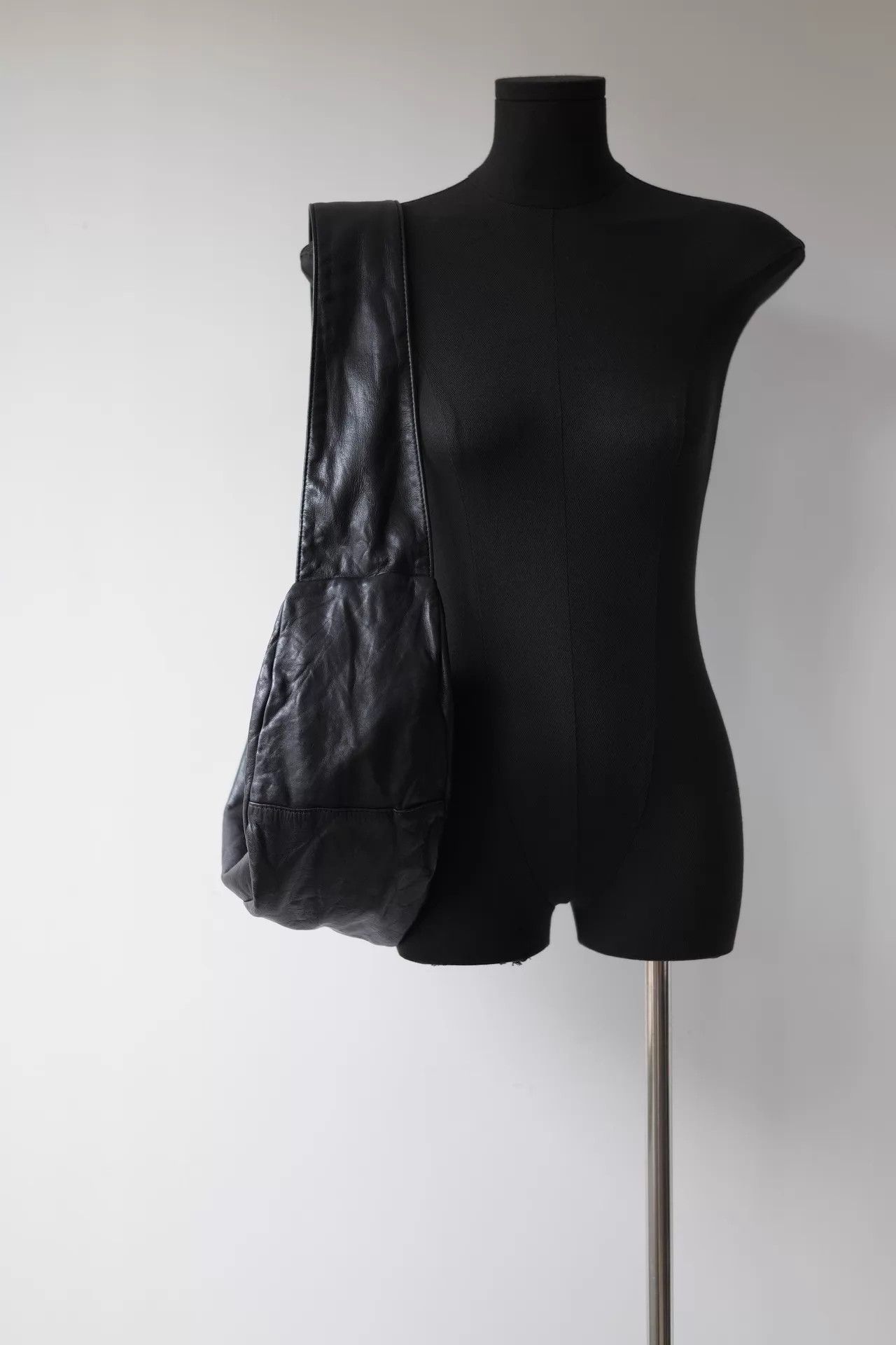 Yohji Yamamoto Yohji Yamamoto Y's Thick Cowhide Shoulder Bag Size ONE SIZE - 7 Thumbnail