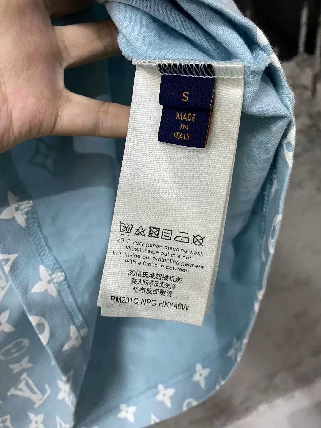 Louis Vuitton Louis Vuitton Ice Blue Gradient Monogram Tee Size US S / EU 44-46 / 1 - 6 Thumbnail