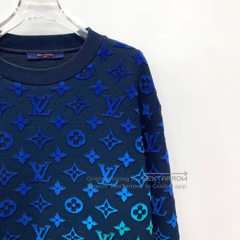 Louis Vuitton Louis Vuitton Blue-green gradient logo full print round ne Size US S / EU 44-46 / 1 - 3 Thumbnail