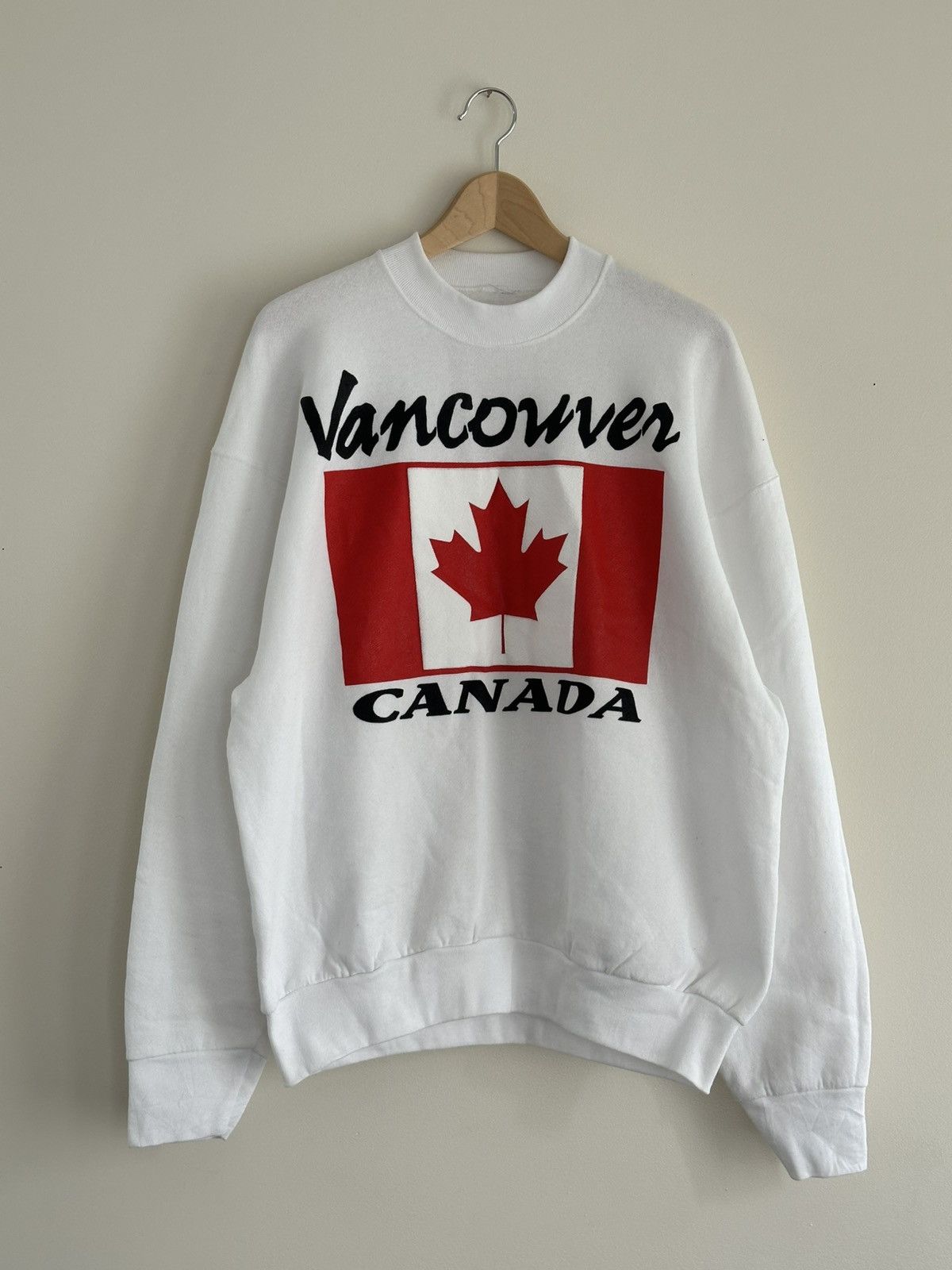 Vintage Vintage 90s Vancouver Canada Maple Leaf Flag Crewneck Size US XL / EU 56 / 4 - 1 Thumbnail