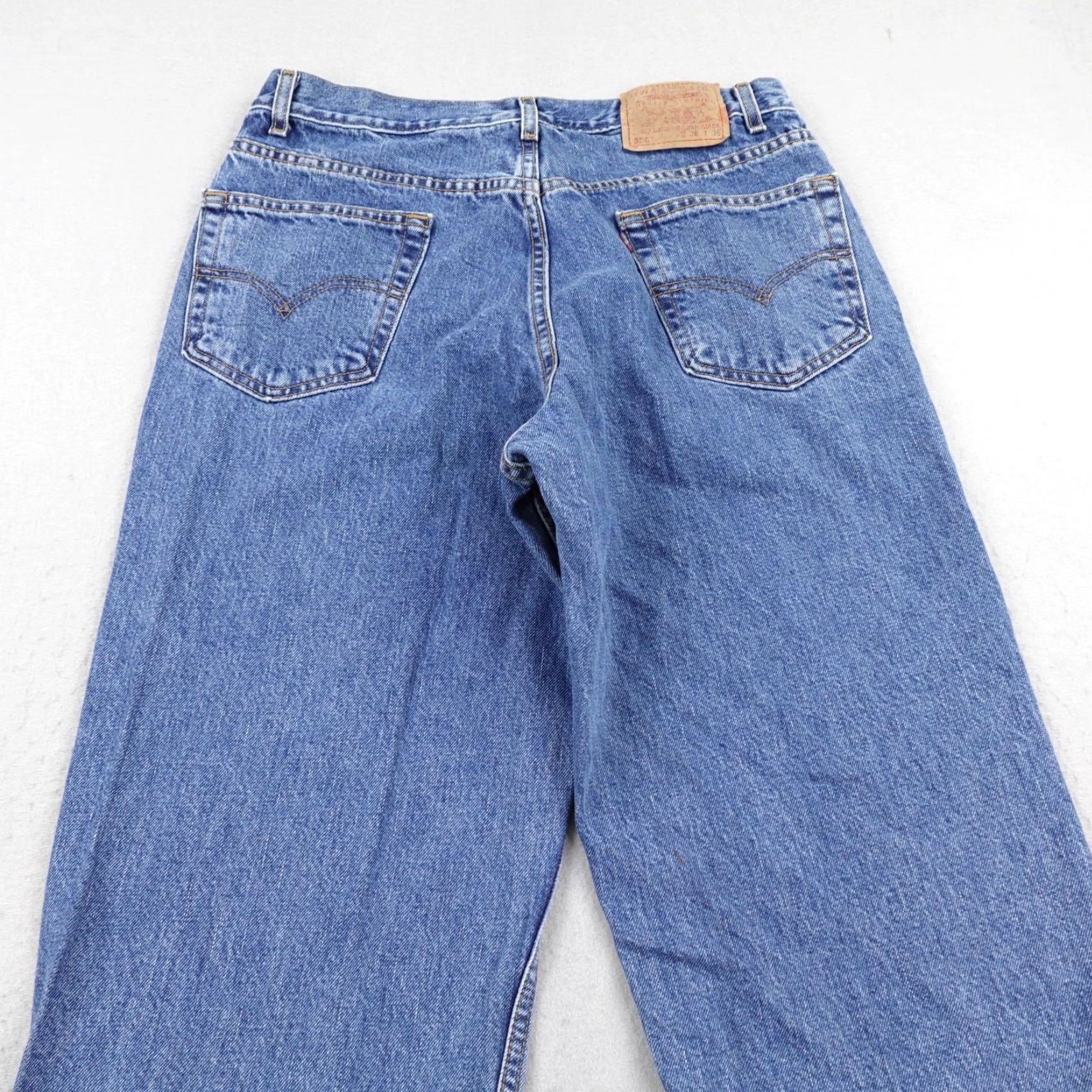 Levi's VINTAGE Levi's 550 Jeans Mens 36x36 Blue Denim Relaxed Tapered Leg 2001 Y2K (Note: ensure no extra spaces) Size US 36 / EU 52 - 5 Thumbnail