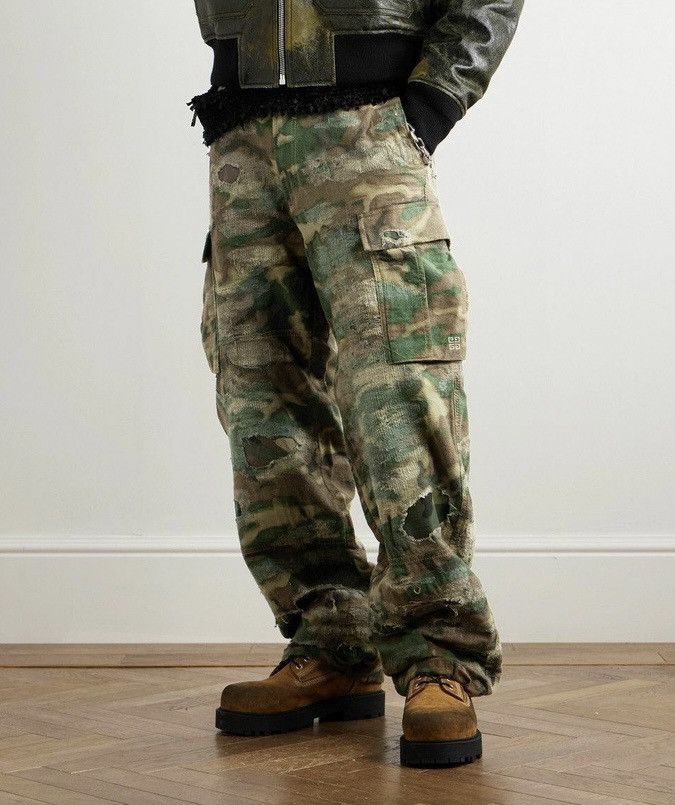 Givenchy Givenchy Distressed Camo Cargo Pants Size US 32 / EU 48 - 1 Thumbnail