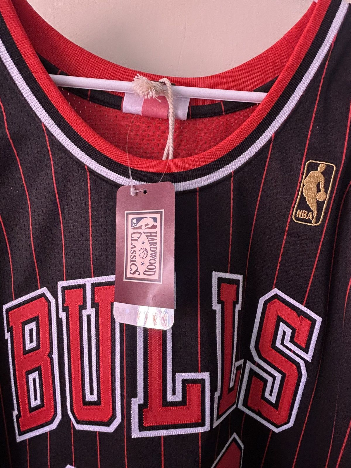 Mitchell & Ness × NBA × Vintage Authentic Michael Jordan Chicago Bulls Jersey Size US XXL / EU 58 / 5 - 3 Thumbnail