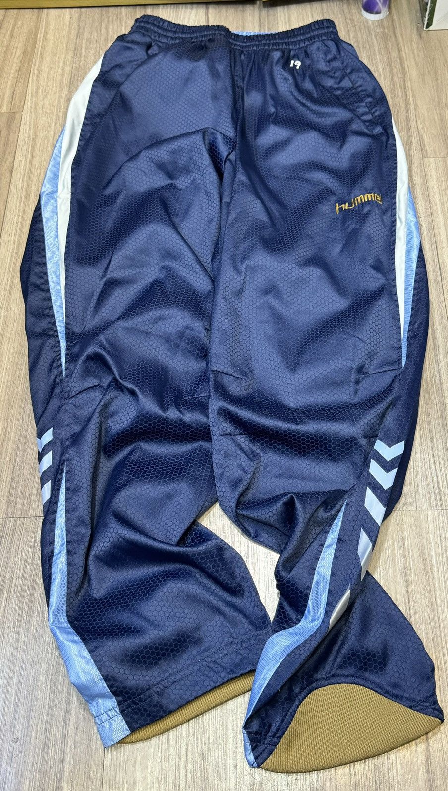 Hummel Yokohama FC player issued/worn training set Size US L / EU 52-54 / 3 - 10 Thumbnail
