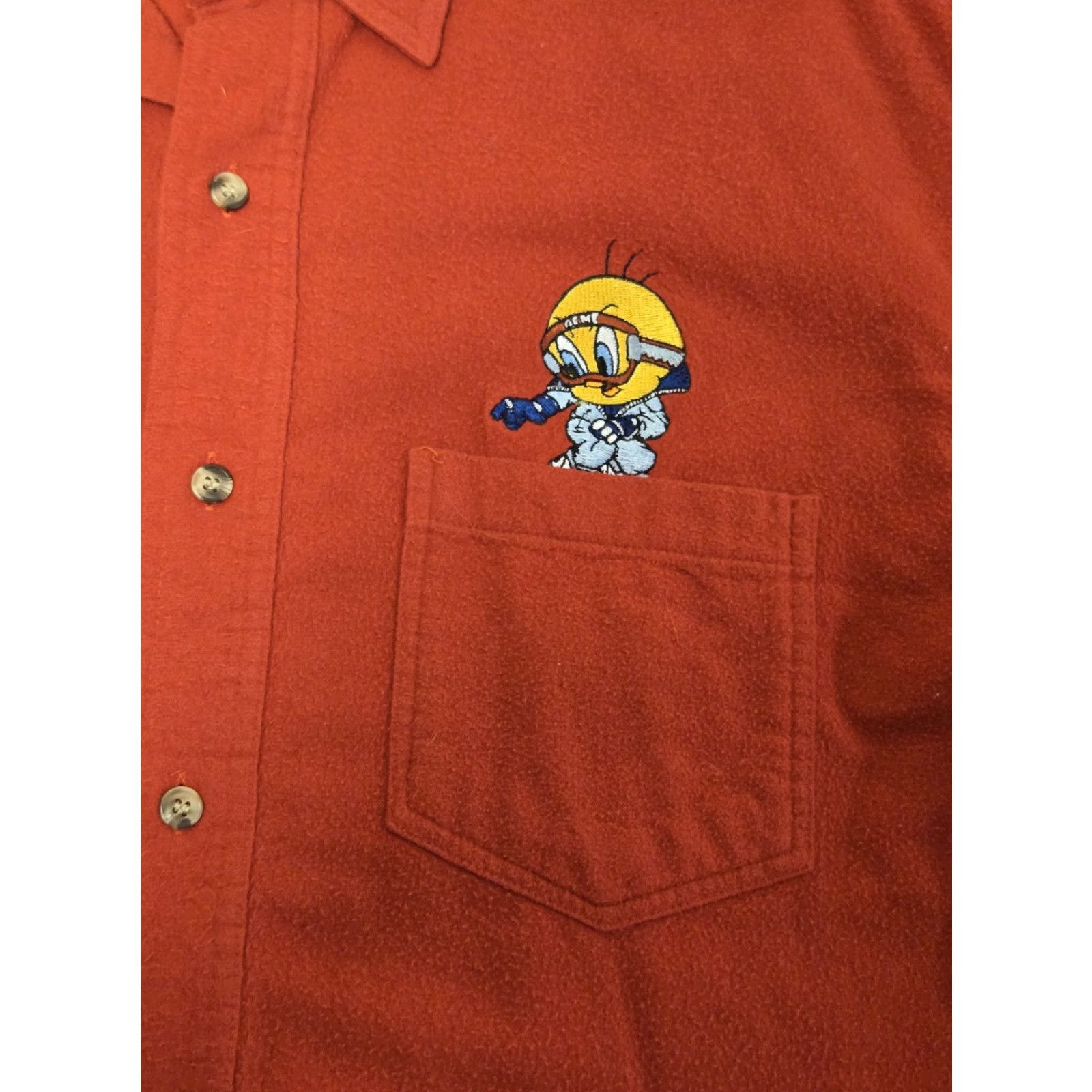 Vintage VINTAGE Warner Bros Shirt Mens Large Red Tweety Sylvester Skiing Cartoon 90s Size US L / EU 52-54 / 3 - 3 Thumbnail