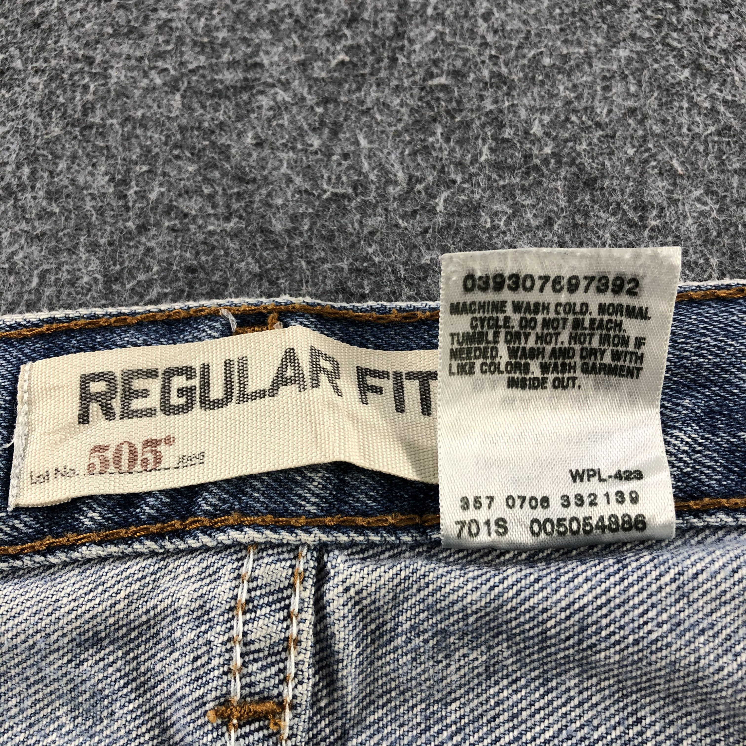 Distress Light Wash Vintage Levis 505 Jeans-J1142
