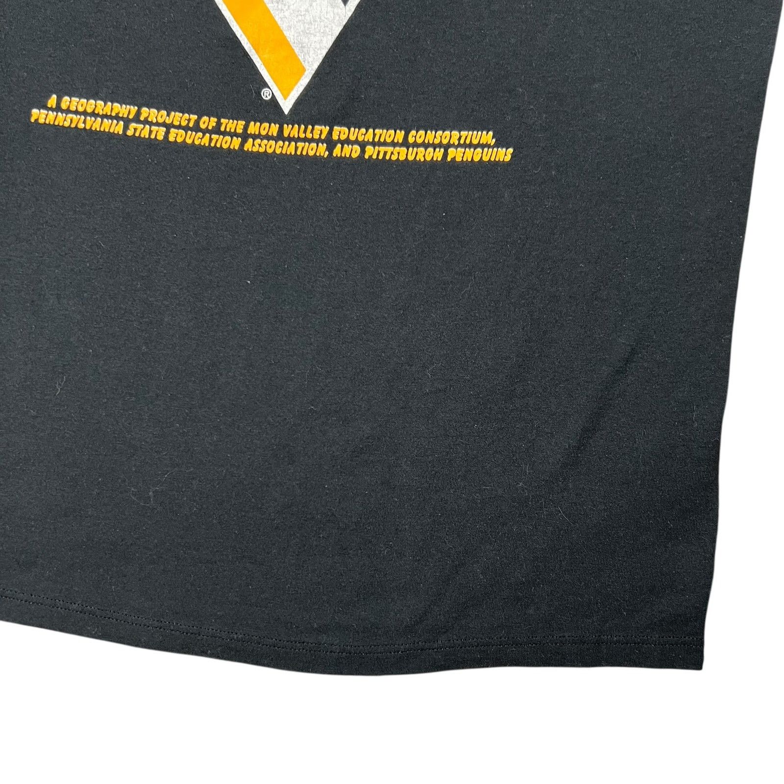 NHL × Russell Athletic × Vintage 1990s Russell Pittsburgh Penguins School and Hockey tee Size US XL / EU 56 / 4 - 3 Thumbnail