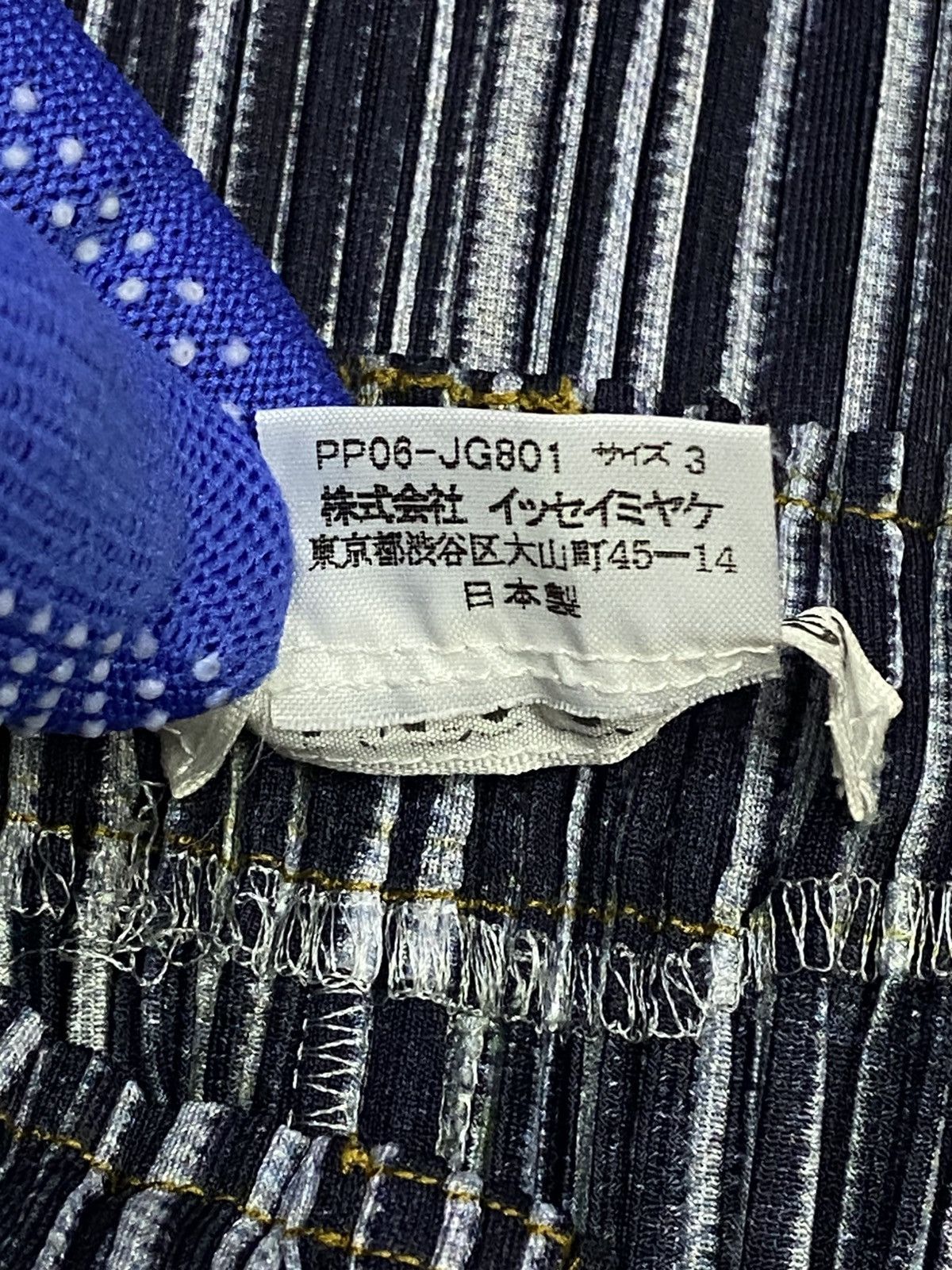 Pleats Please Issey Miyake Pleats Please Denim Patterned Pleated Midi Skirt Size 30" / US 8 / IT 44 - 11 Thumbnail