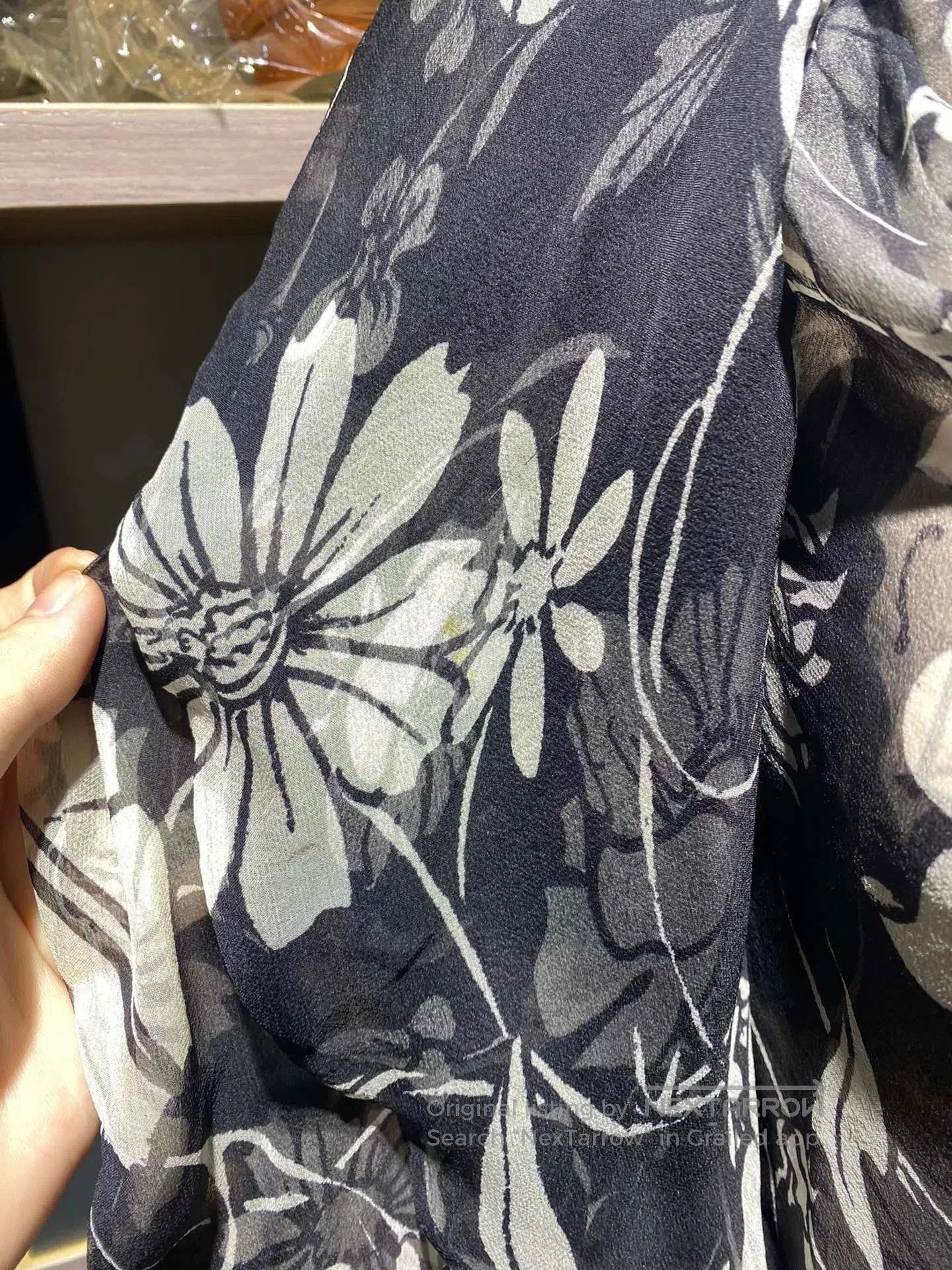 Gucci gucci women's silk short-sleeve top. Size S / US 4 / IT 40 - 6 Thumbnail