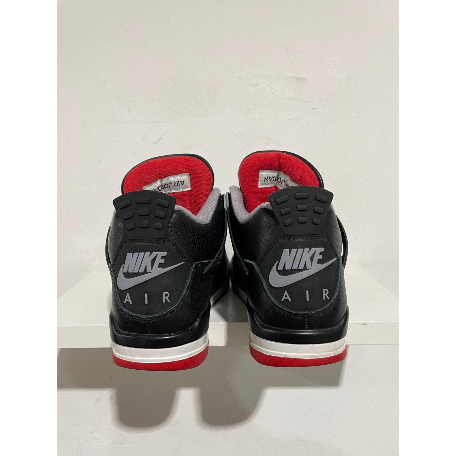 Nike JORDAN 4 RETRO REIMAGINED BRED SIZE 7 PREOWNED Size US 7 / EU 40 - 3 Thumbnail