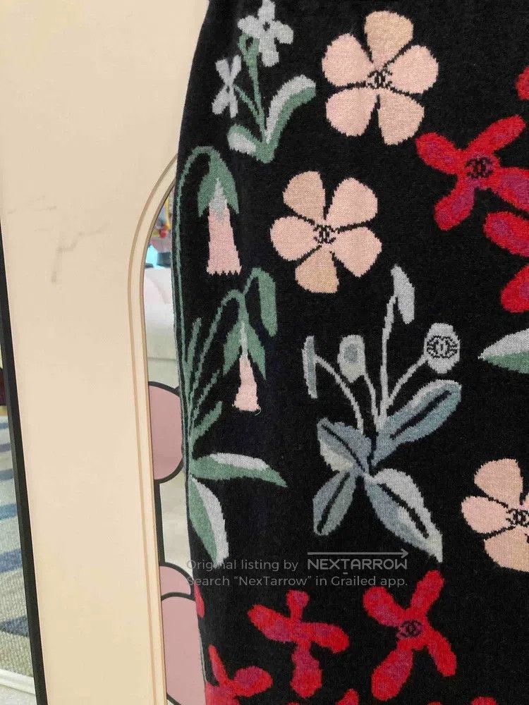 Chanel Chanel Black floral graffiti cashmere skirt Size 42" / US 20 - 3 Thumbnail