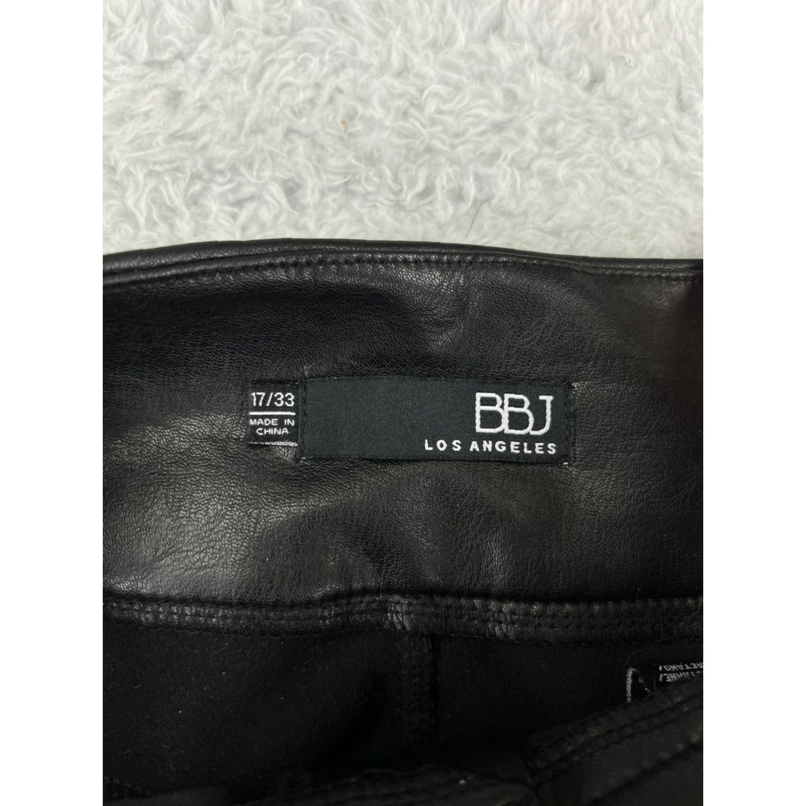 Vintage VINTAGE BBJ Women's Pants 17 Black Faux Leather Straight Leg Regular Fit Modern 2000s Womens Size 38" / US 16 / IT 52 - 3 Thumbnail