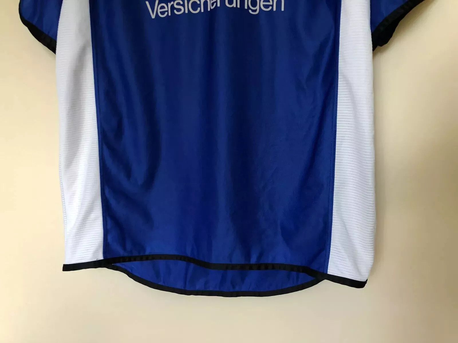 Vintage VINTAGE KARLSRUHER 2002 2004 HOME FOOTBALL JERSEY SHIRT Size US L / EU 52-54 / 3 - 4 Thumbnail