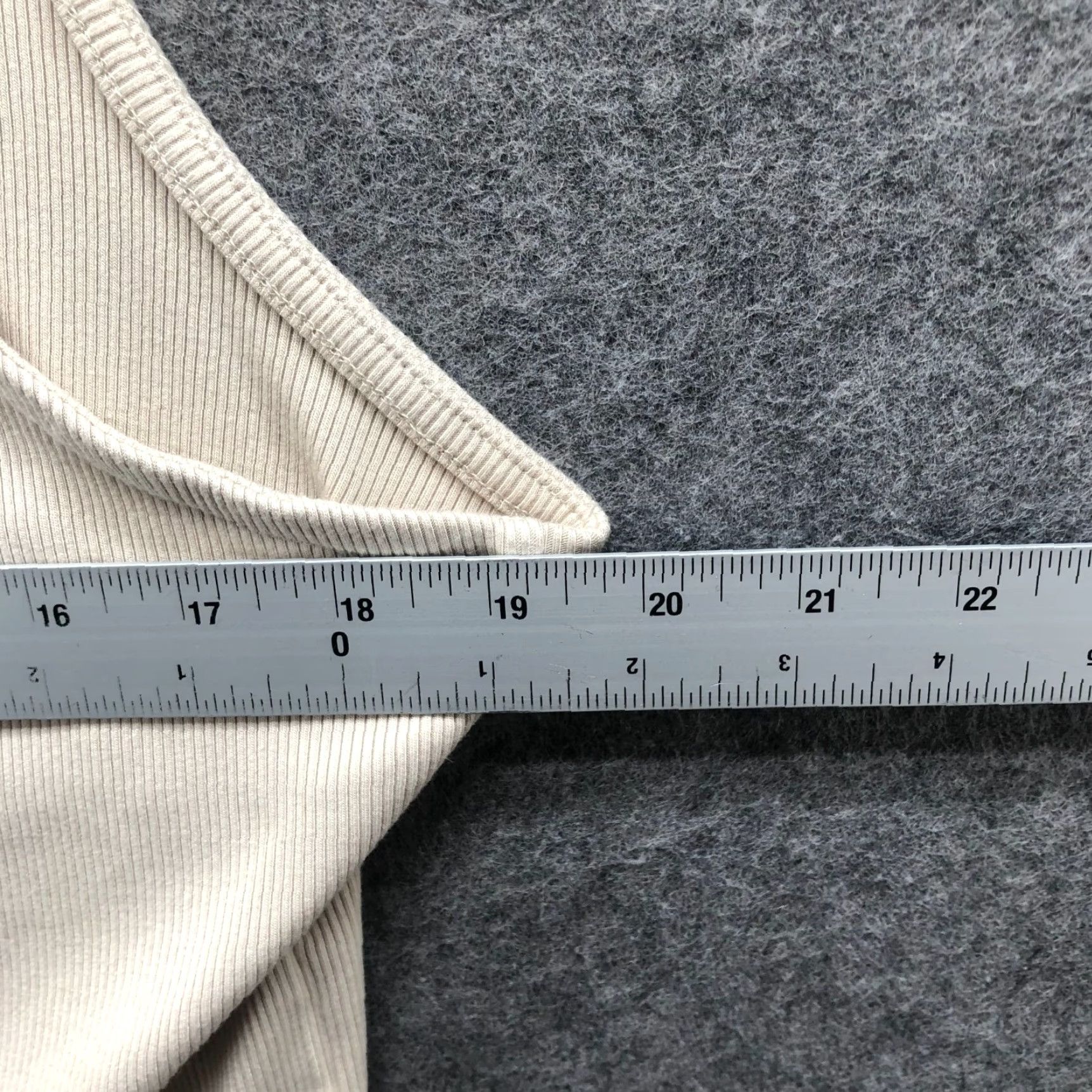 Vintage Tahari Tank Womens XL Beige Ribbed Button Front V-Neck Stretch Jersey Knit Size XL / US 12-14 / IT 48-50 - 7 Thumbnail