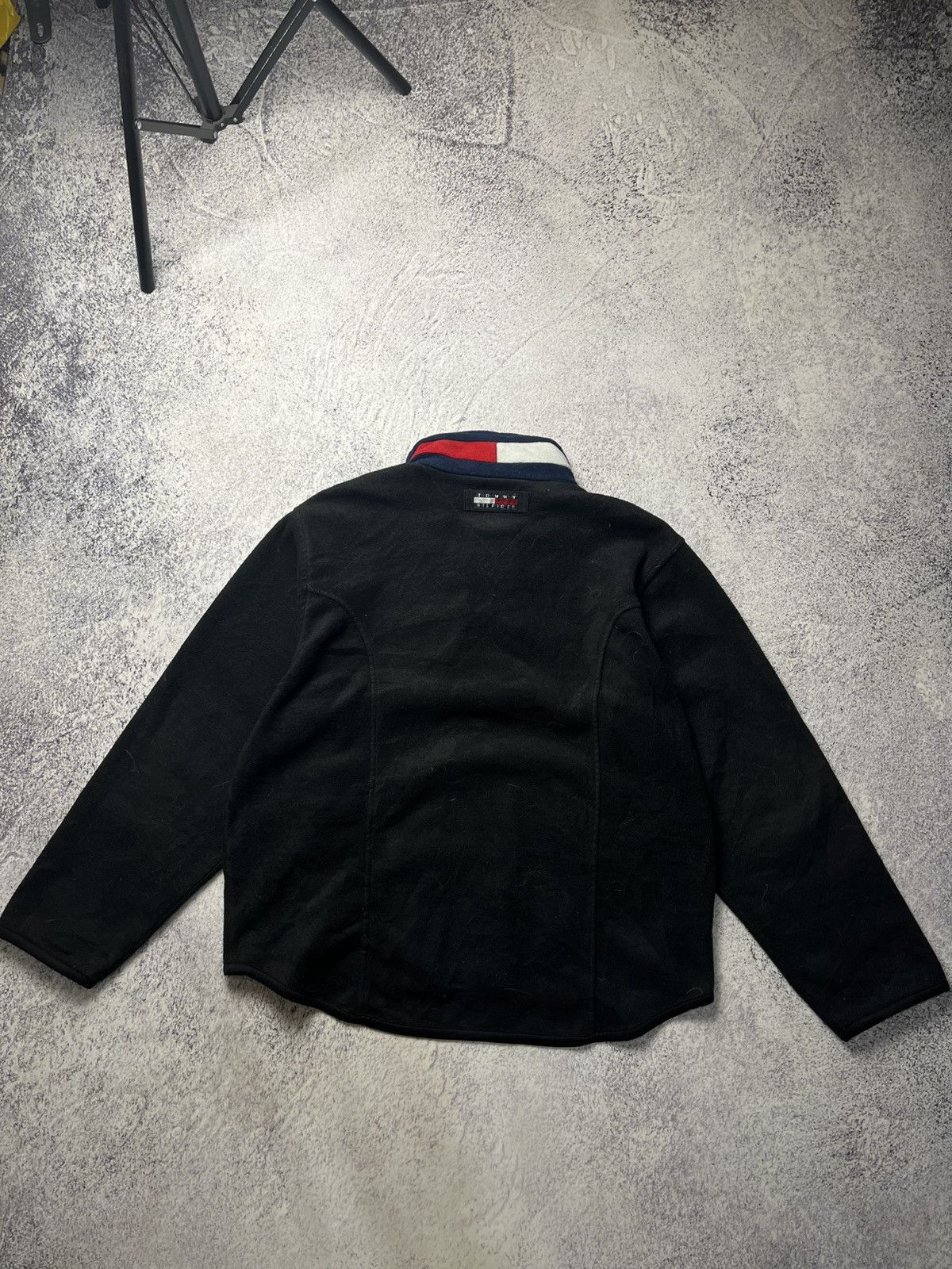 Other Vintage Tommy Hilfiger Fleece Jacket Big Logo Y2K Size US L / EU 52-54 / 3 - 19 Thumbnail