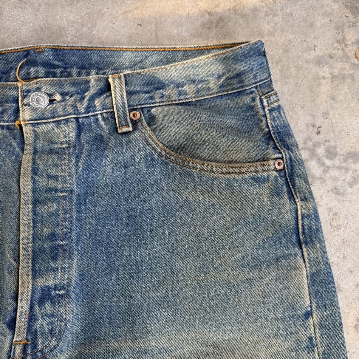 Levi's Vintage Clothing Vintage 95' Levi's 501 USA Button fly Rusty Faded Denim Jean Size US 36 / EU 52 - 11 Thumbnail