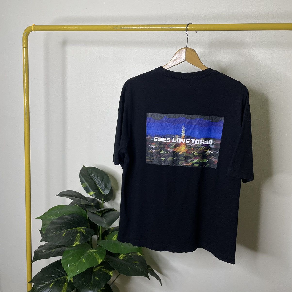 GU × Japanese Brand GU x Mr. Tadaomi Shibuya EYES LOVE TOKYO Oversize T Shirt Size US L / EU 52-54 / 3 - 1 Thumbnail