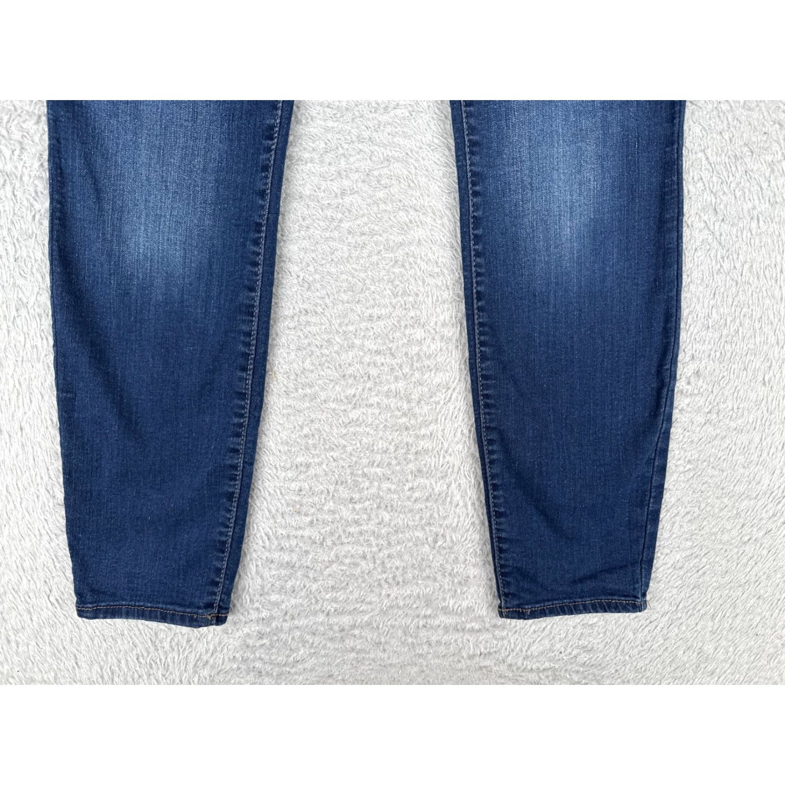 Vintage Universal Thread Jeans Women 28x28 Blue Mid Rise Skinny Stretch Denim Dark Wash 90s Size 28" / US 6 / IT 42 - 2 Thumbnail