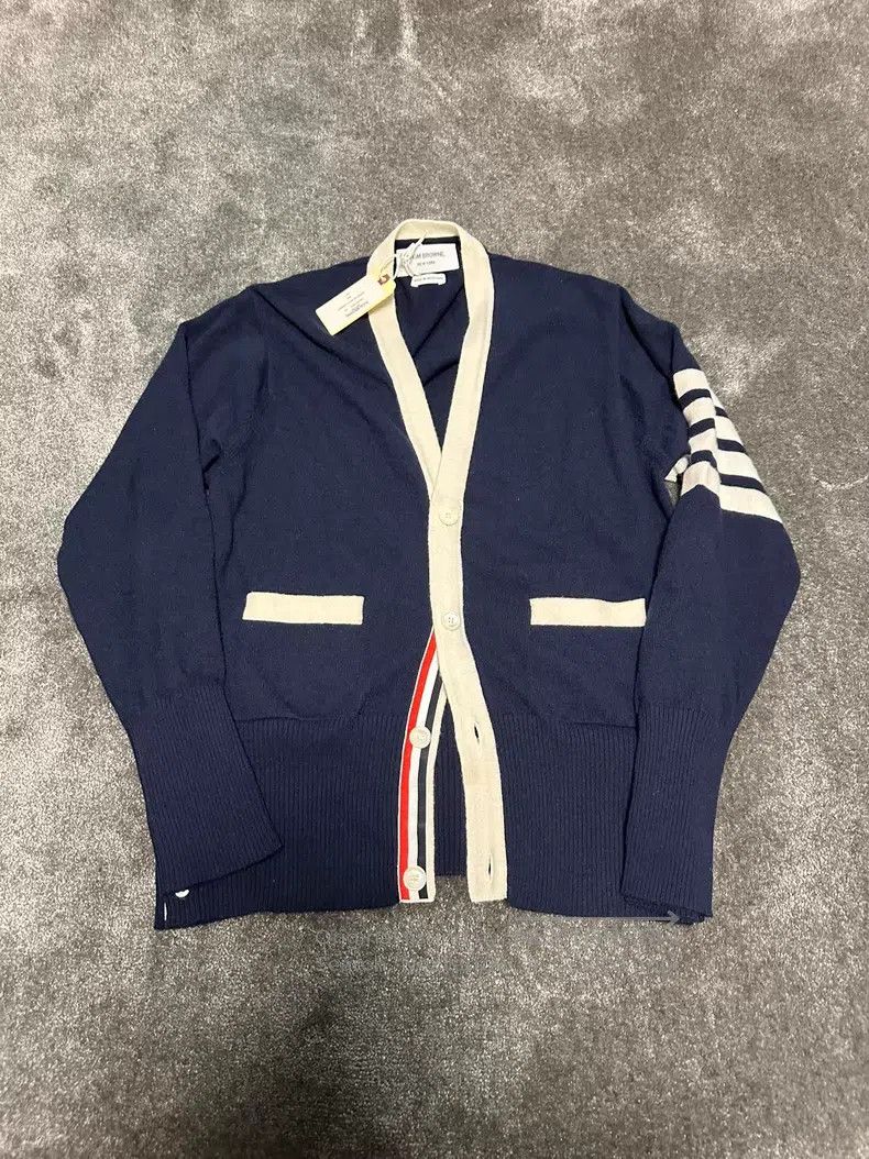 Thom Browne Thom Browne Classic Four Stripe Cashmere Cardigan Sweater Size US L / EU 52-54 / 3 - 1 Thumbnail