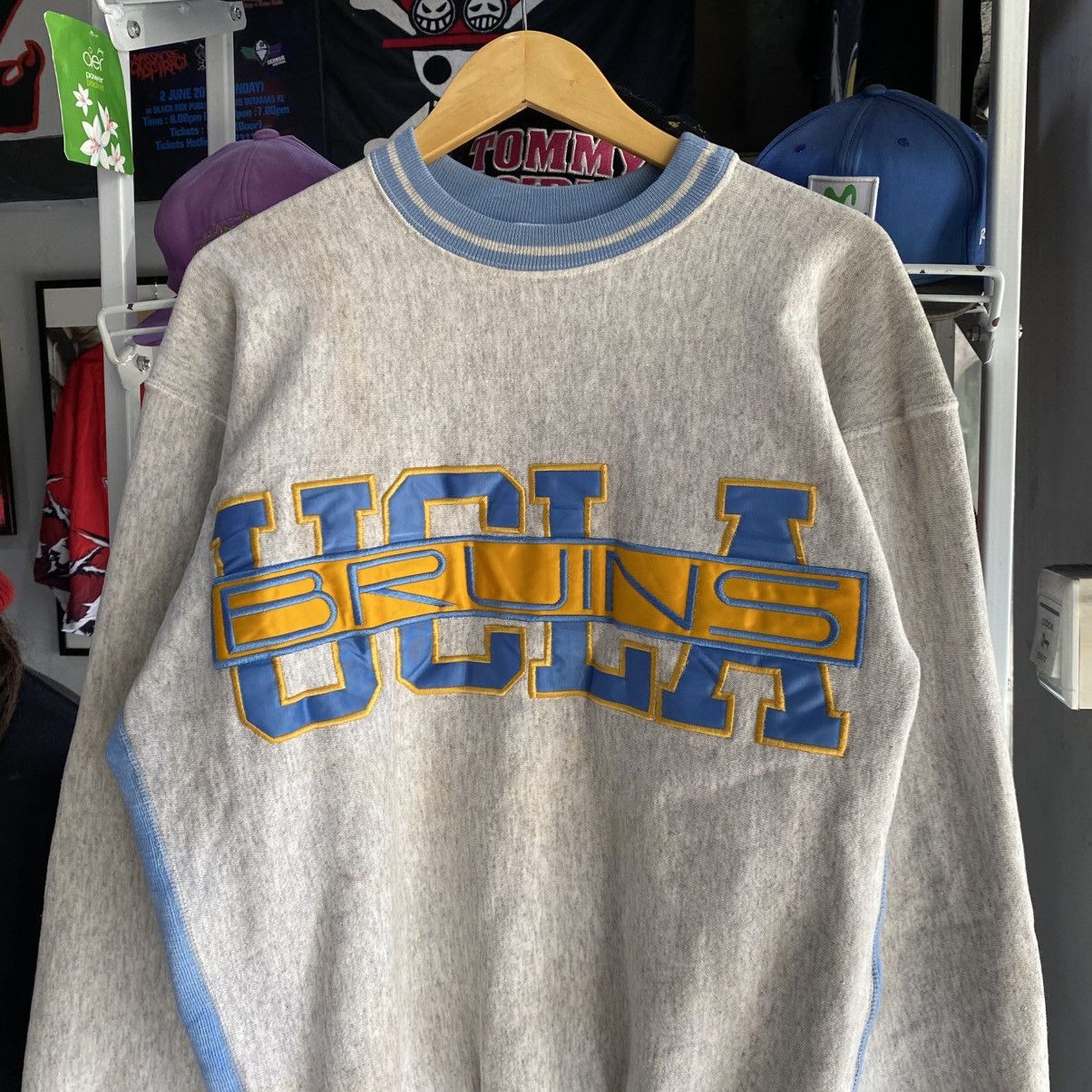 Vintage Vintage UCLA Bruins Ncaa Sweatshirt XLarge Size US XL / EU 56 / 4 - 3 Thumbnail