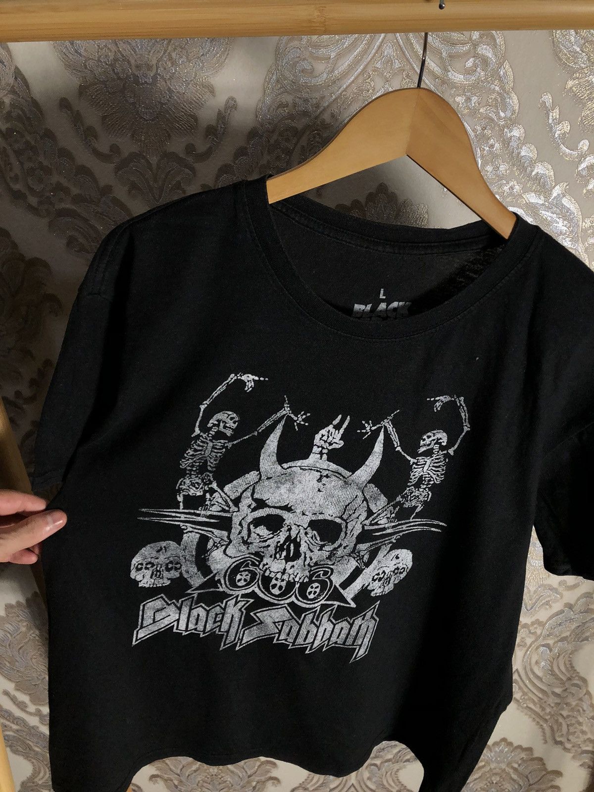 Band Tees VINTAGE BLACK SABBATH WORLD TOUR ROCK T-SHIRT METAL Y2K 90s Size US L / EU 52-54 / 3 - 2 Thumbnail
