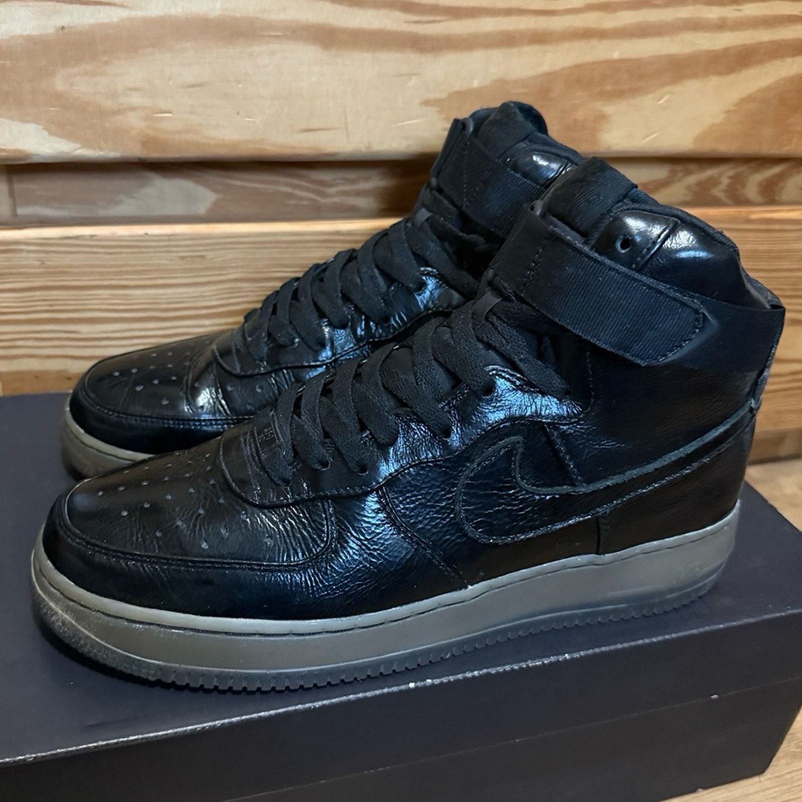 Nike 2011 Nike Air Force 1 High Premium LE Crackle Patent Black Size US 10 / EU 43 - 1 Thumbnail