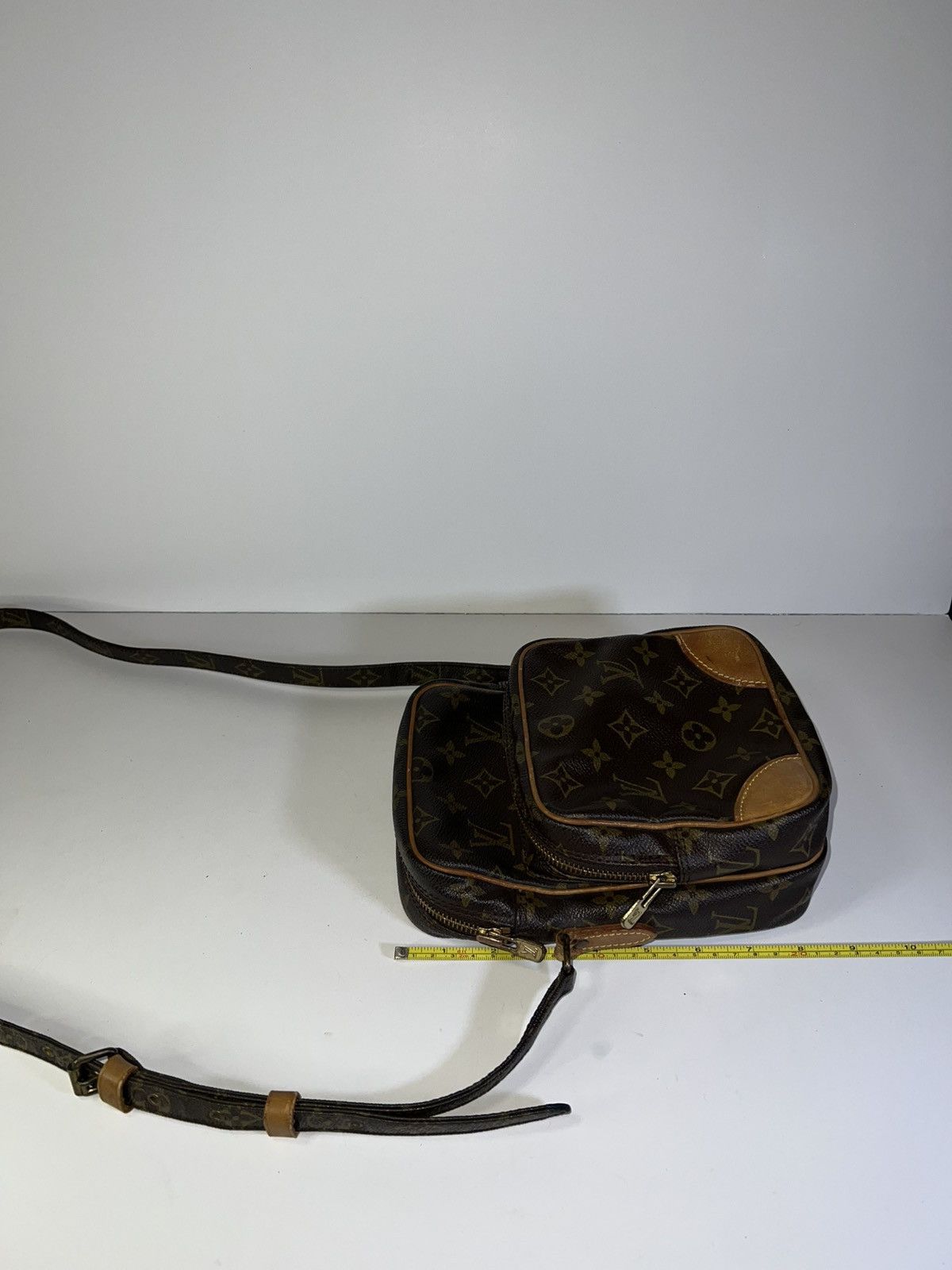 Louis Vuitton Louis Vuitton Amazone Monogram Canvas crossbody bag. Adjust Size ONE SIZE - 19 Thumbnail
