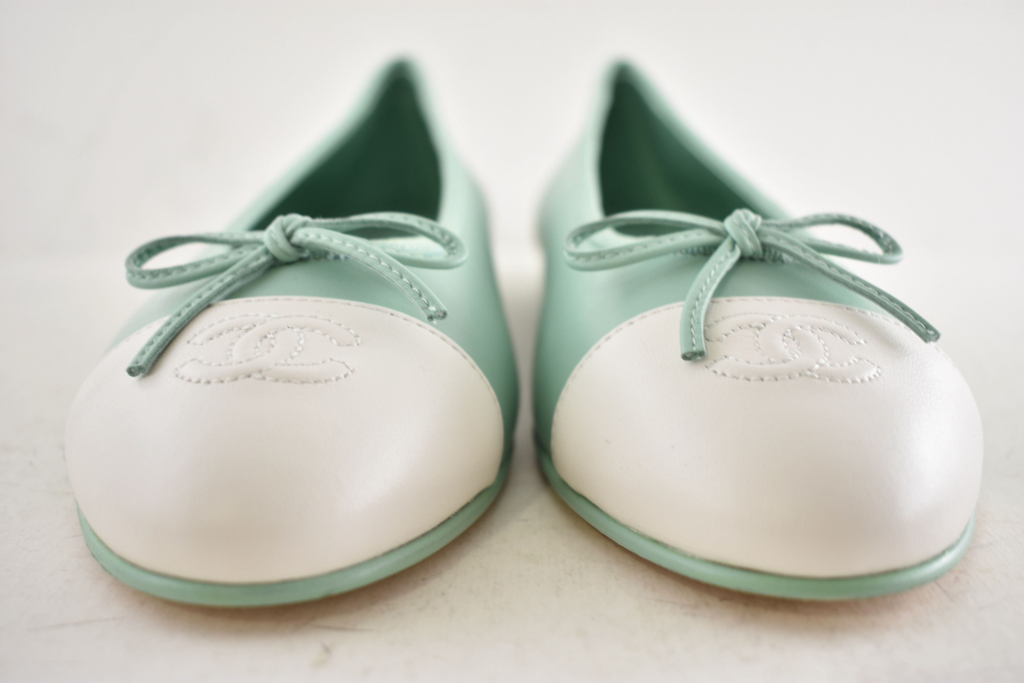 Chanel 26S Mint White Leather CC Logo Ballet Ballerina Flat 38 Size US 8 / IT 38 - 11 Thumbnail