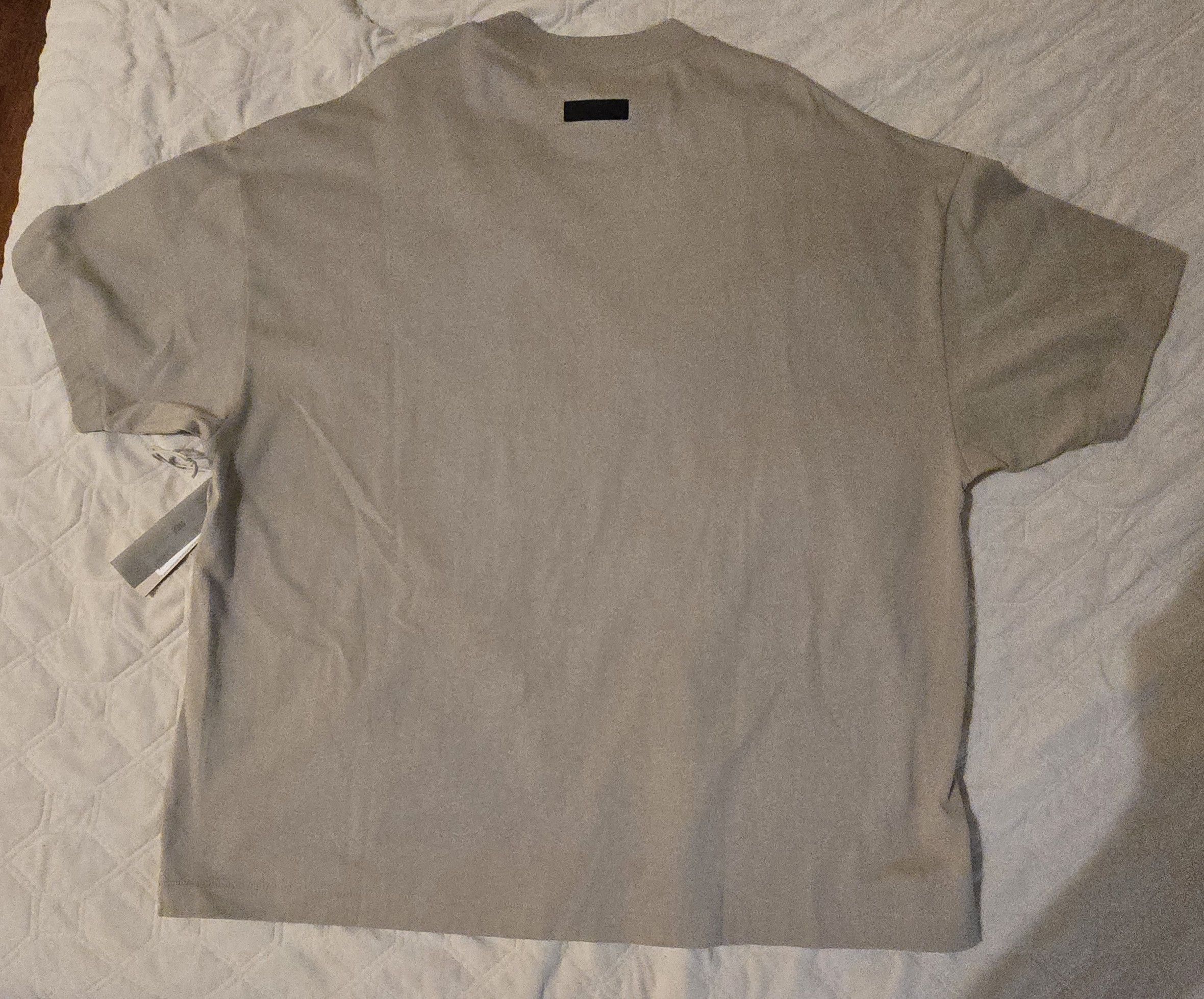Fear of God Fear of God Essentials crewneck s/s shirt sz M seal Size US M / EU 48-50 / 2 - 8 Thumbnail