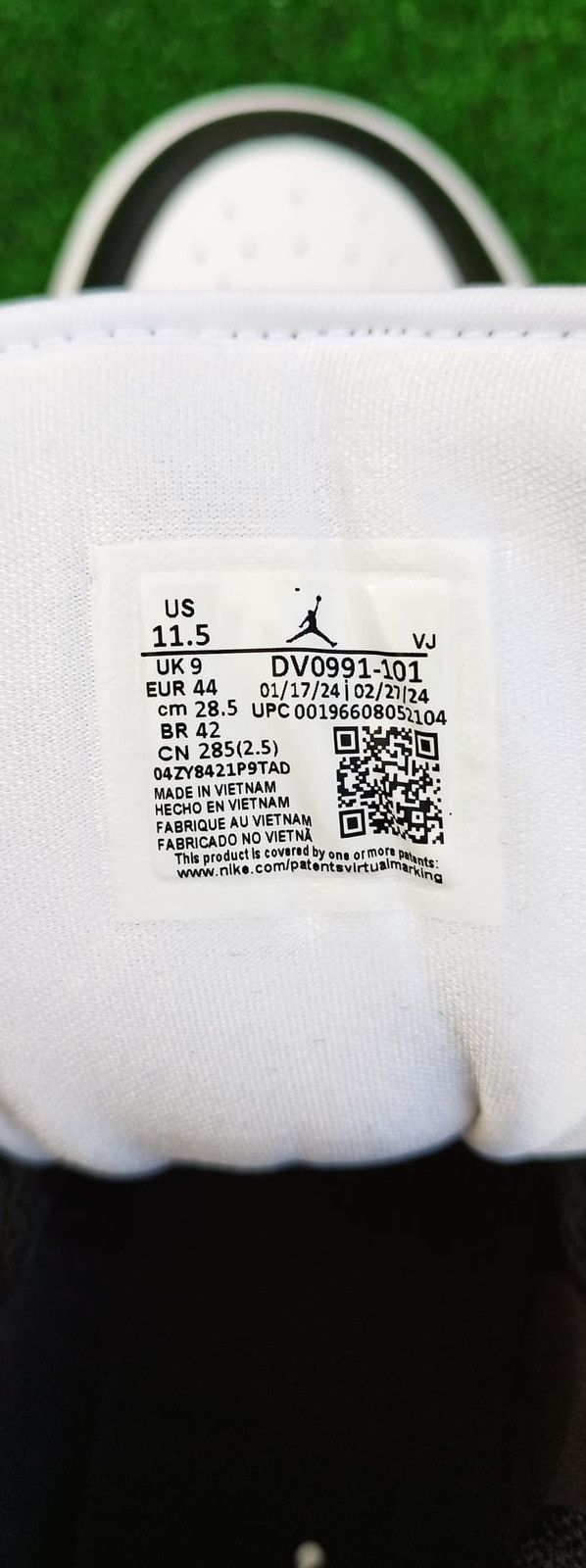 Jordan Brand Shoes Air Jordan 1 Mid Panda Unisex. Size US 10 / EU 43 - 7 Thumbnail