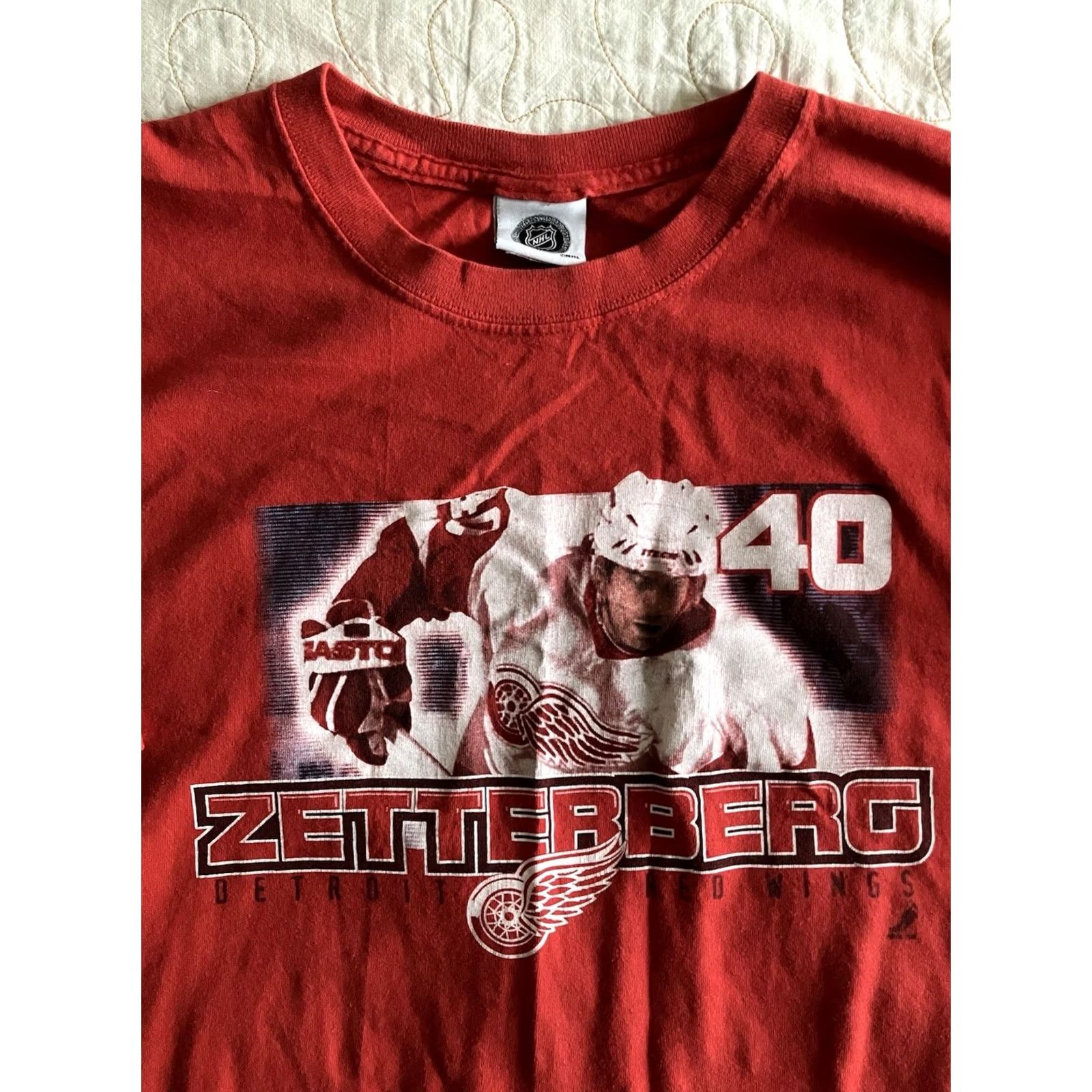 Vintage VINTAGE Henrik Zetterberg Detroit Red Wings Graphic T-Shirt Men’s XL Red Cotton Crew Neck Short Sleeve Logo Sports 90s Size US XL / EU 56 / 4 - 2 Thumbnail