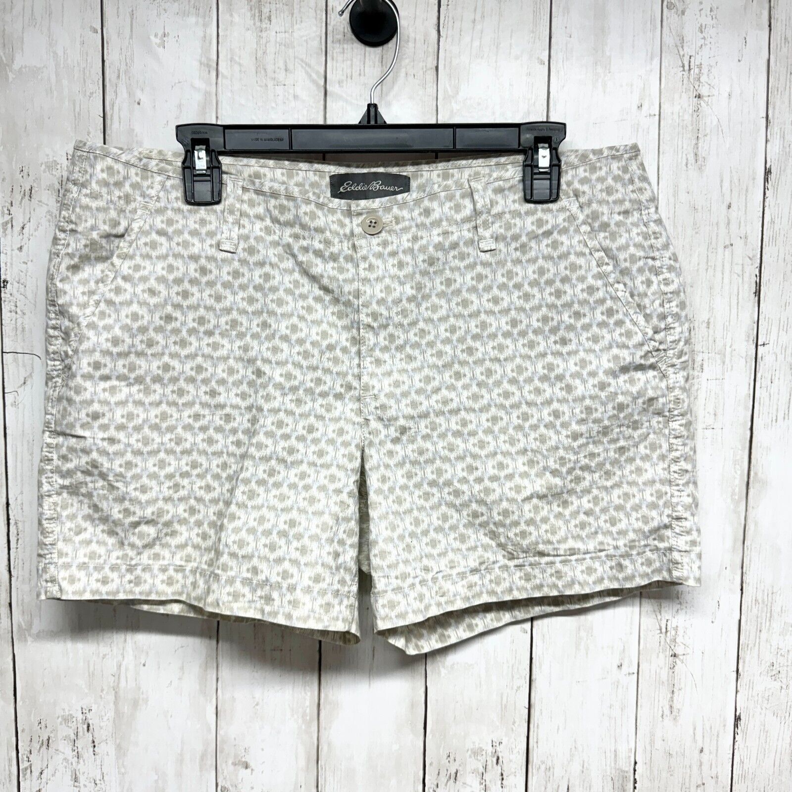Eddie Bauer Eddie Bauer Shorts Women Size 12 Chino Mid-Rise 4.5" Inseam Size 34" / US 12 / IT 48 - 1 Thumbnail