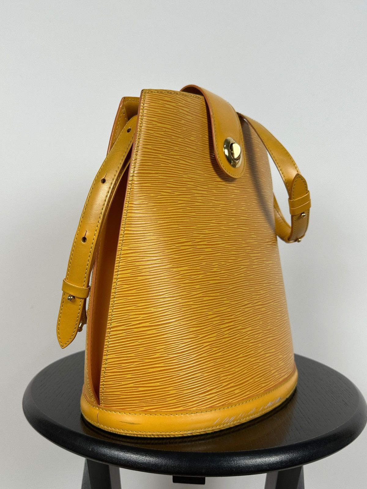 Louis Vuitton Louis Vuitton Epi Cluny Yellow Leather Shoulder Bag Size ONE SIZE - 8 Thumbnail