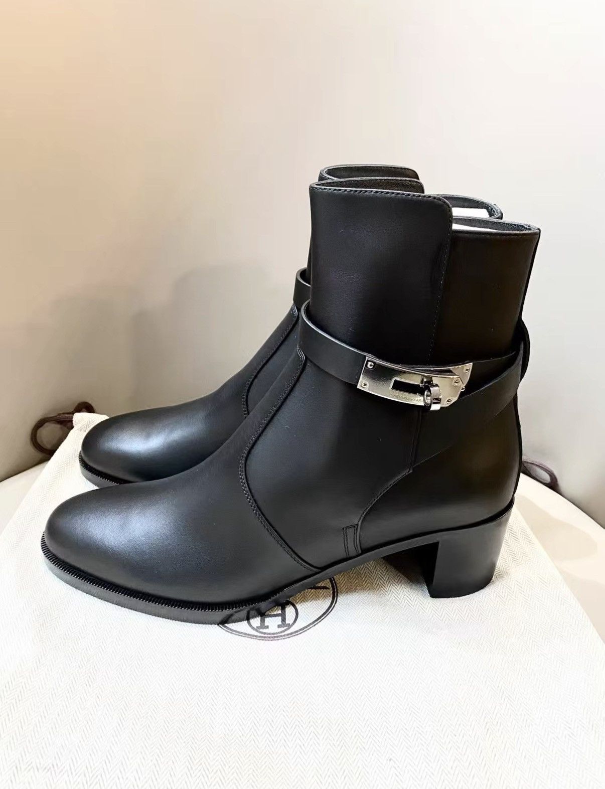 Hermes Hermès Classic Calfskin Ankle Boots with Kelly Buckle J33 Size US 7.5 / IT 37.5 - 3 Thumbnail
