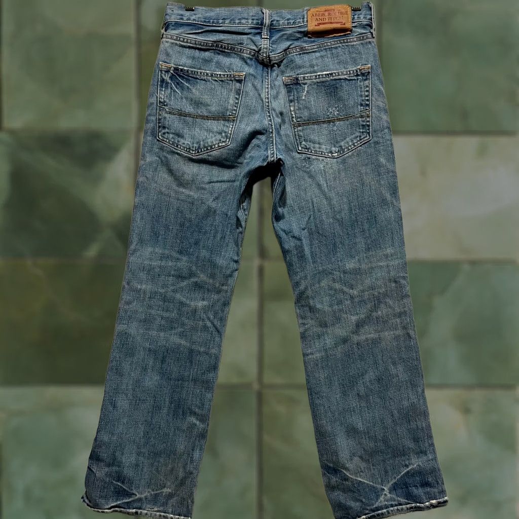 Abercrombie & Fitch Abercrombie & Fitch Mens Jeans Light Wash Distressed 5-Pocket Denim Button Closure Regular Fit Size 28 Blue Grunge Vintage: No Size US 28 / EU 44 - 1 Thumbnail