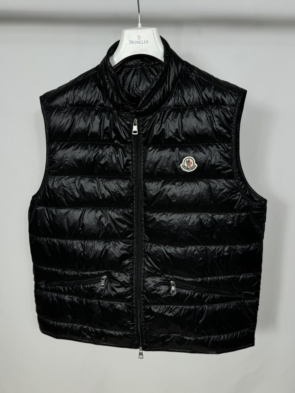Moncler gui vest hot sale