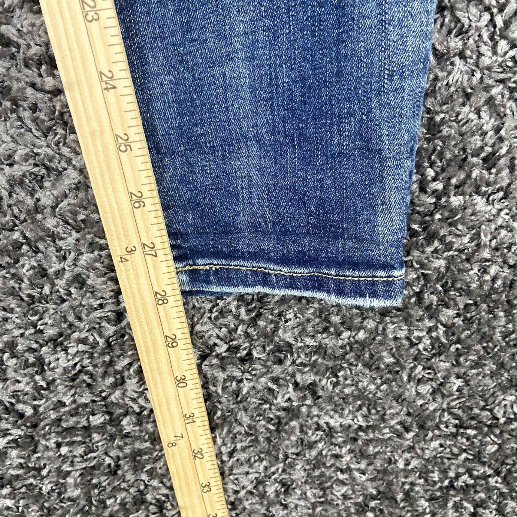 Forever 21 FOREVER 21 Distressed Jeans Women’s Skinny Blue 26 Color Blue Size 26 Womens Size 26" / US 2 / IT 38 - 7 Thumbnail