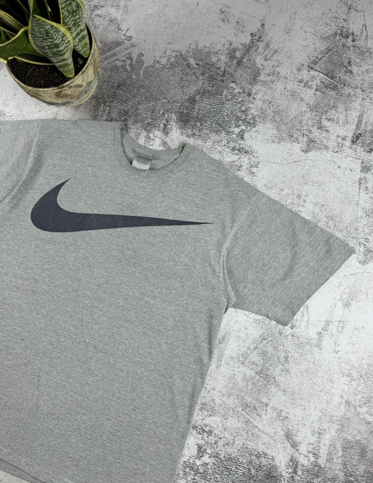 Nike 90S Nike Big Swoosh Grey Basic Sportswear Blank T Shirt Tee Size US L / EU 52-54 / 3 - 5 Thumbnail