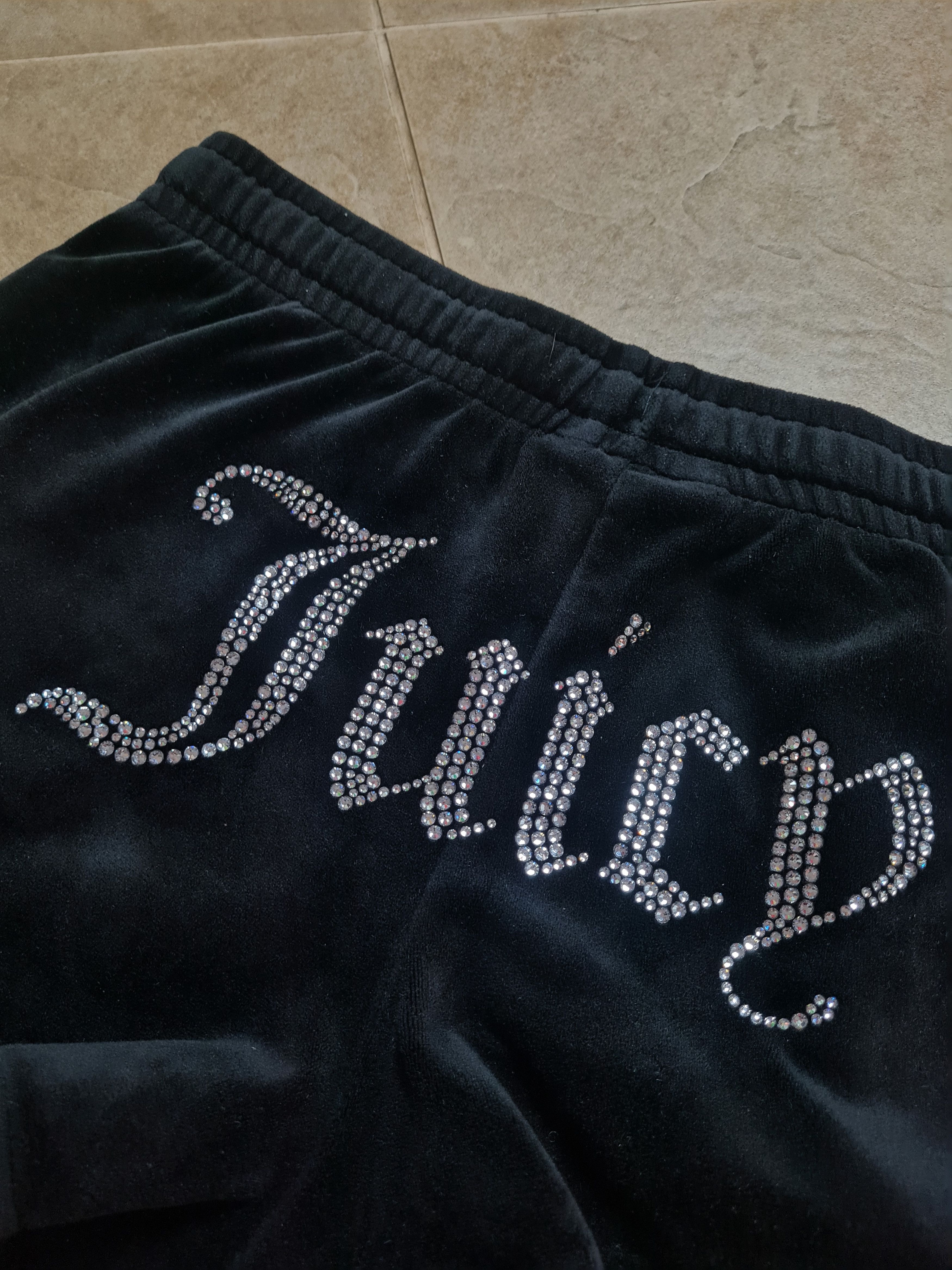 Juicy Couture Juicy Couture Sleepwear Shorts Sz M Velour Black Rhinestones Size 27" / US 4 / IT 40 - 15 Thumbnail