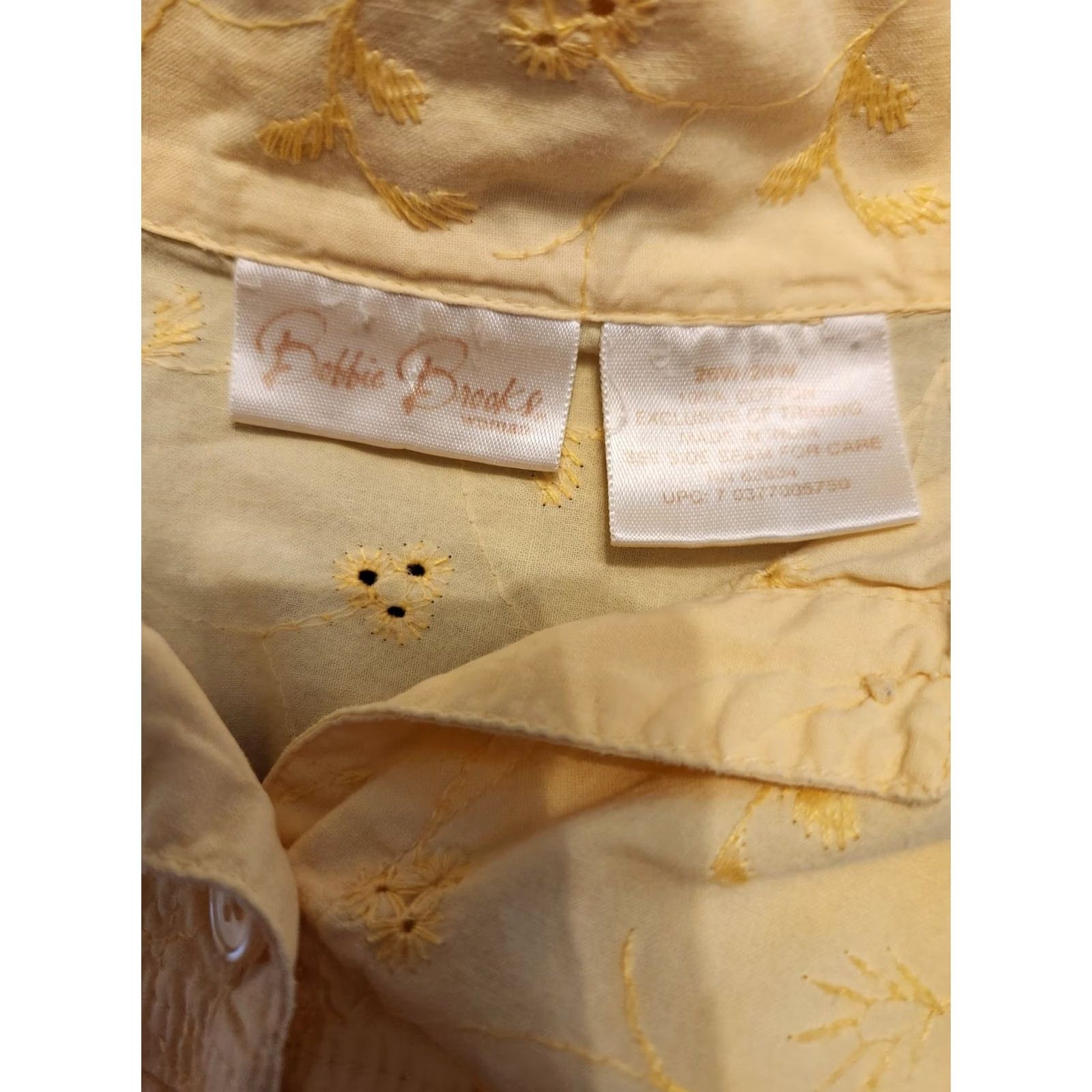 Vintage Bobbie Brooks Woman Yellow Floral Embroidered Short Sleeve Camp Shirt 26/28 Size 4XL / US 24-26 - 7 Thumbnail