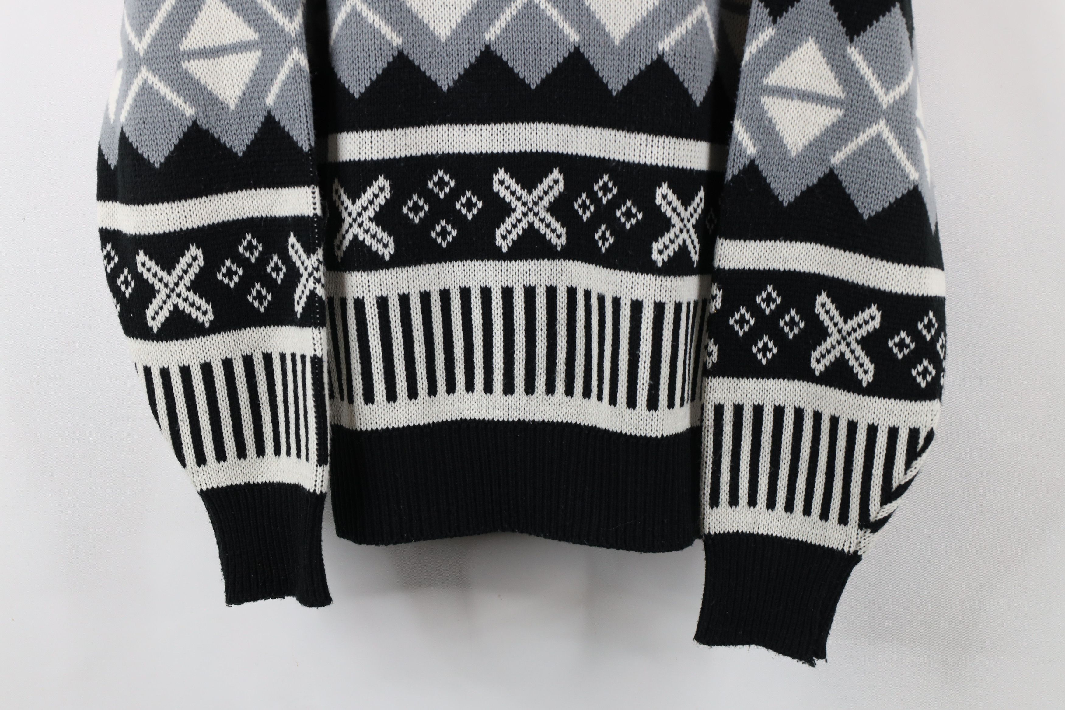 Vintage Vintage 90s Coogi Style Fair Isle Geometric Knit Sweater Size US L / EU 52-54 / 3 - 3 Thumbnail