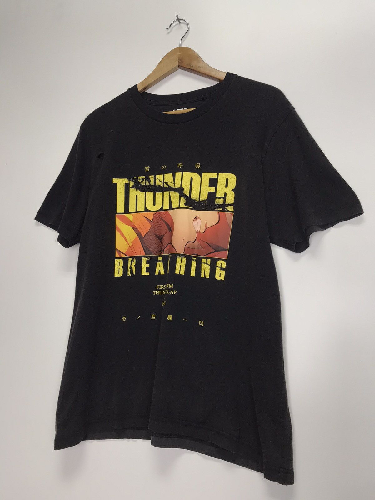 Uniqlo Uniqlo Thunder Breathing movie tee Size US L / EU 52-54 / 3 - 3 Thumbnail