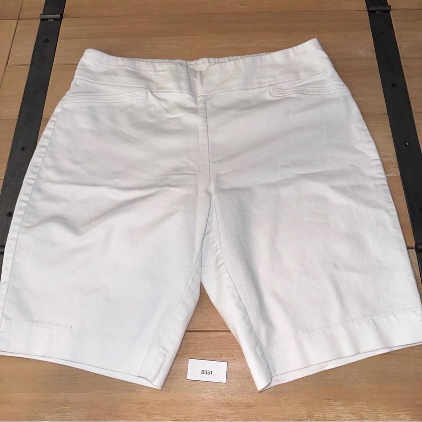 Croft & Barrow Croft & Borrow Bermuda Shorts XL Effortless Stretch White Size 40" / US 18 - 1 Thumbnail