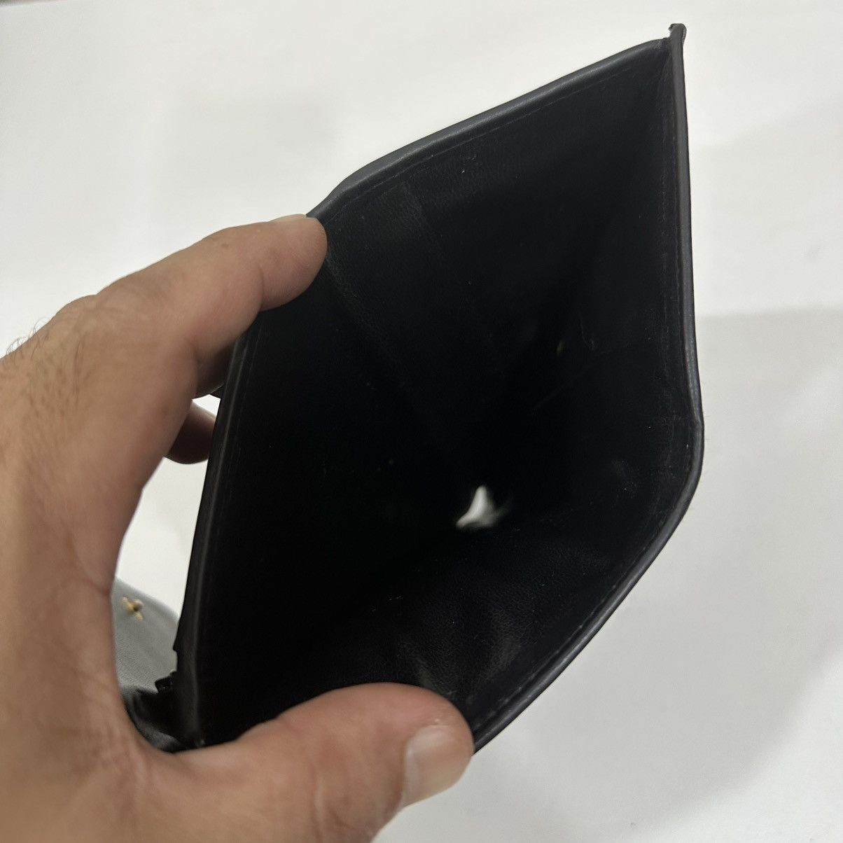 Chanel ‼️YES‼️VINTAGE CHANEL BLACK LEATHER WALLET WITH CC STITCH MARK Size ONE SIZE - 11 Thumbnail