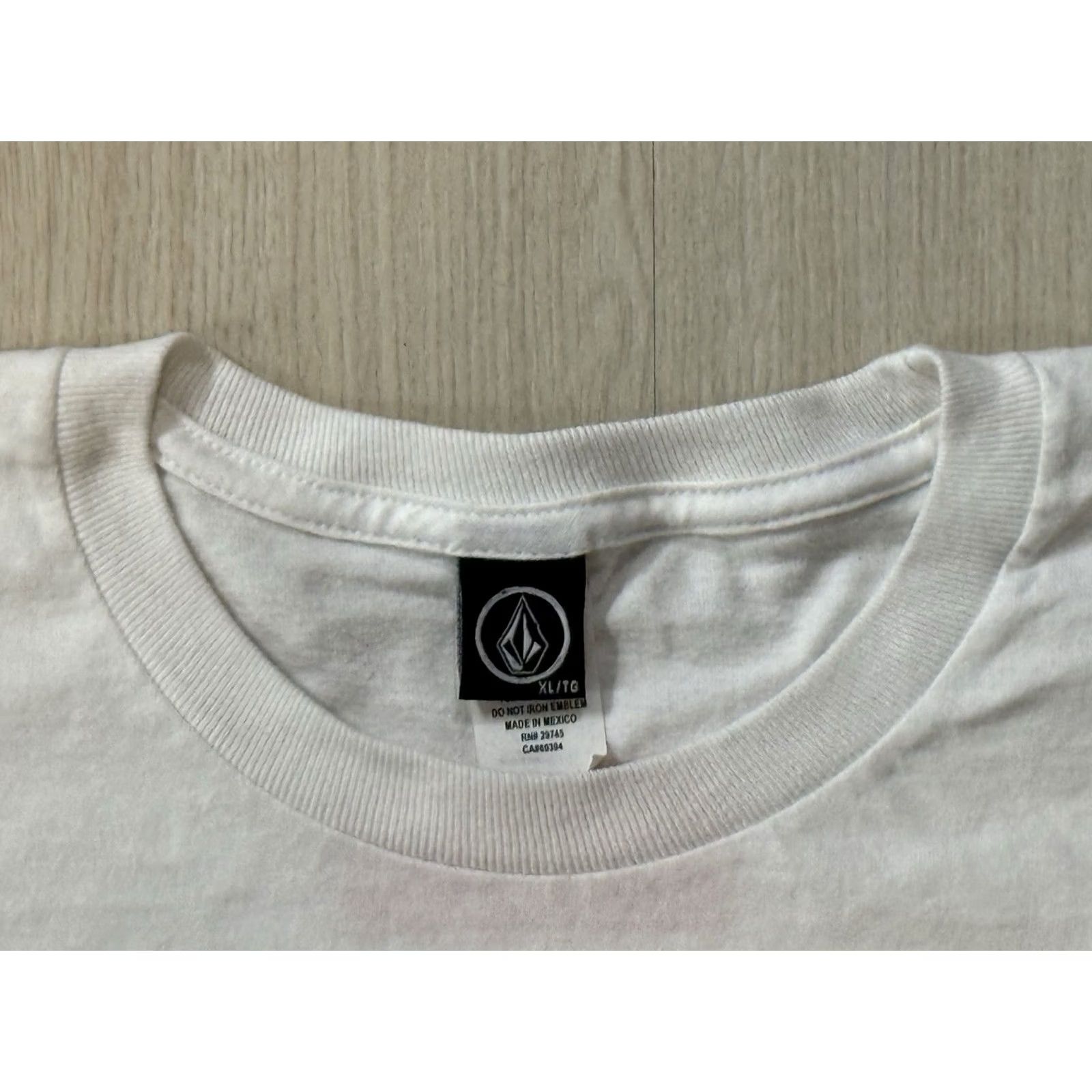 Volcom Volcom Shirt XL White Crew Neck Barabara Kruger Box Logo Tate Modern Art Museum Performa 17 Biennial Limited Edition Vintage No Mens Size US XL / EU 56 / 4 - 6 Thumbnail