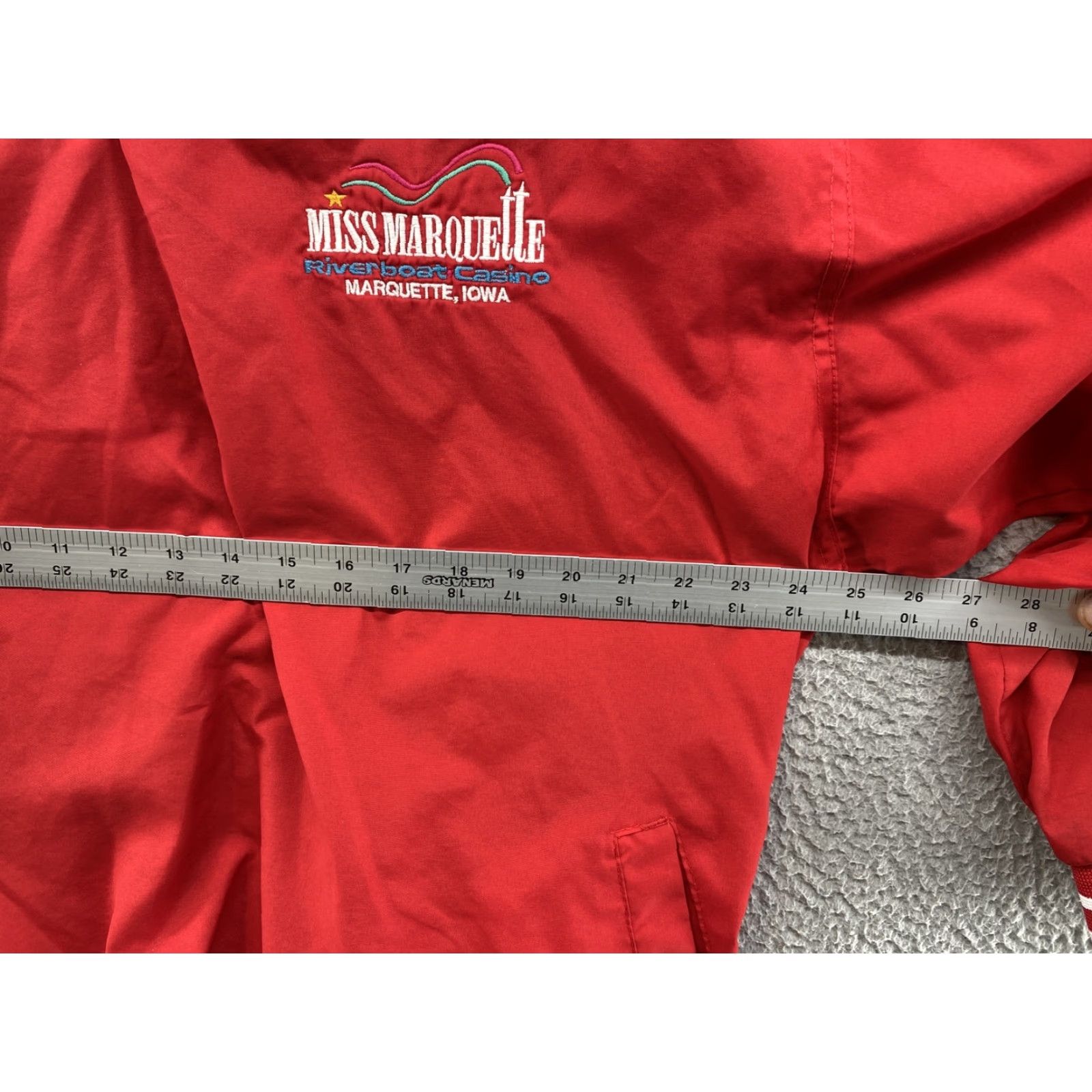 Reebok VINTAGE Reebok Windbreaker Jacket Unisex Adults L Red Miss Marquette Riverboat Casino Iowa Size US L / EU 52-54 / 3 - 5 Thumbnail