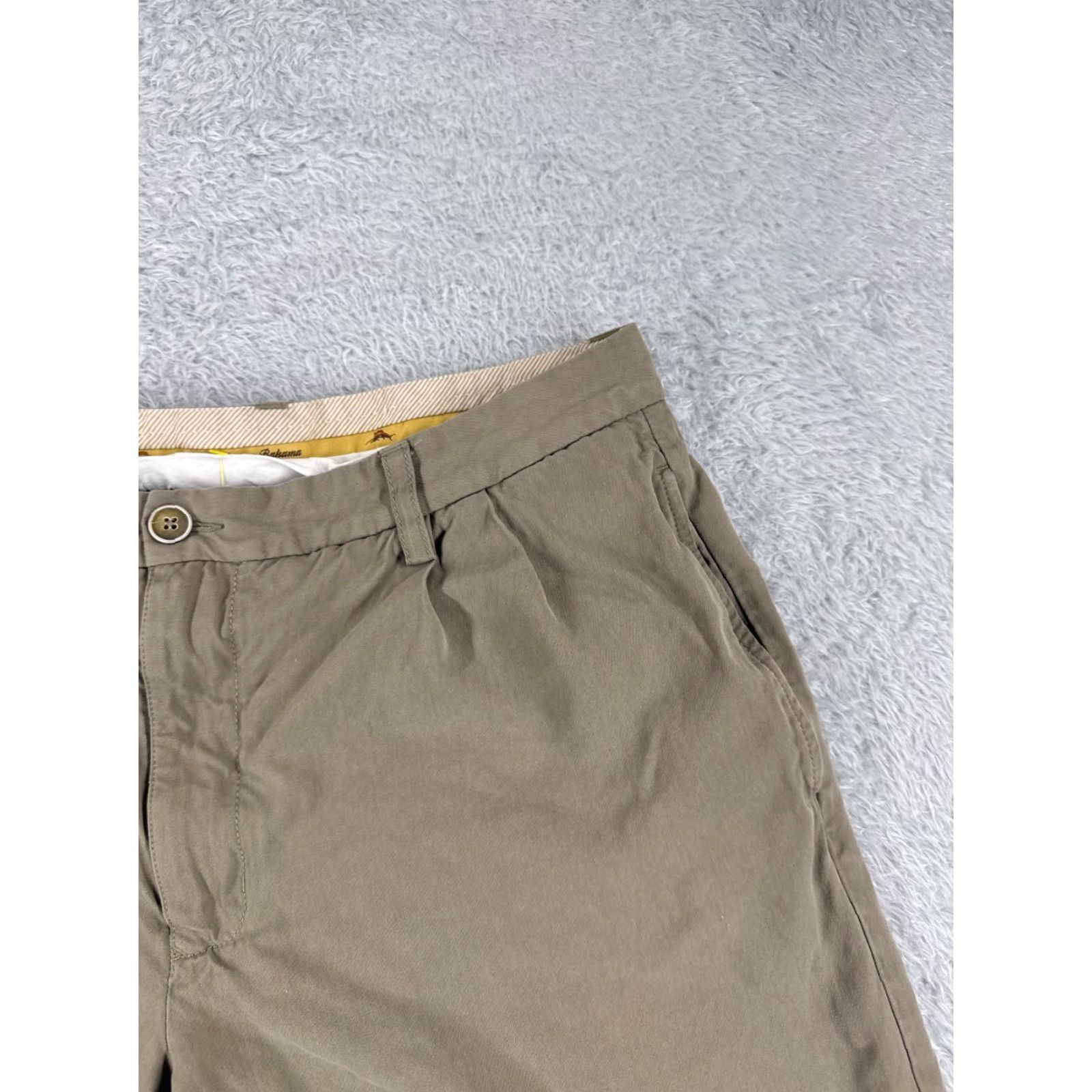 Tommy Bahama Tommy Bahama Shorts Men Bermuda 35 Beige Pleated Silk Easy Care Pocket Cargo Logo 9in Inseam Modern Size US 35 - 5 Thumbnail