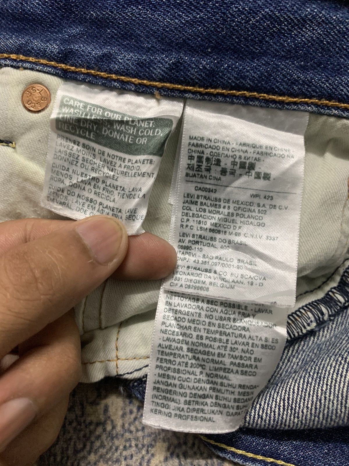 Levi's Vintage Levi's 501 Blue Wash Jeans Size US 35 - 12 Thumbnail