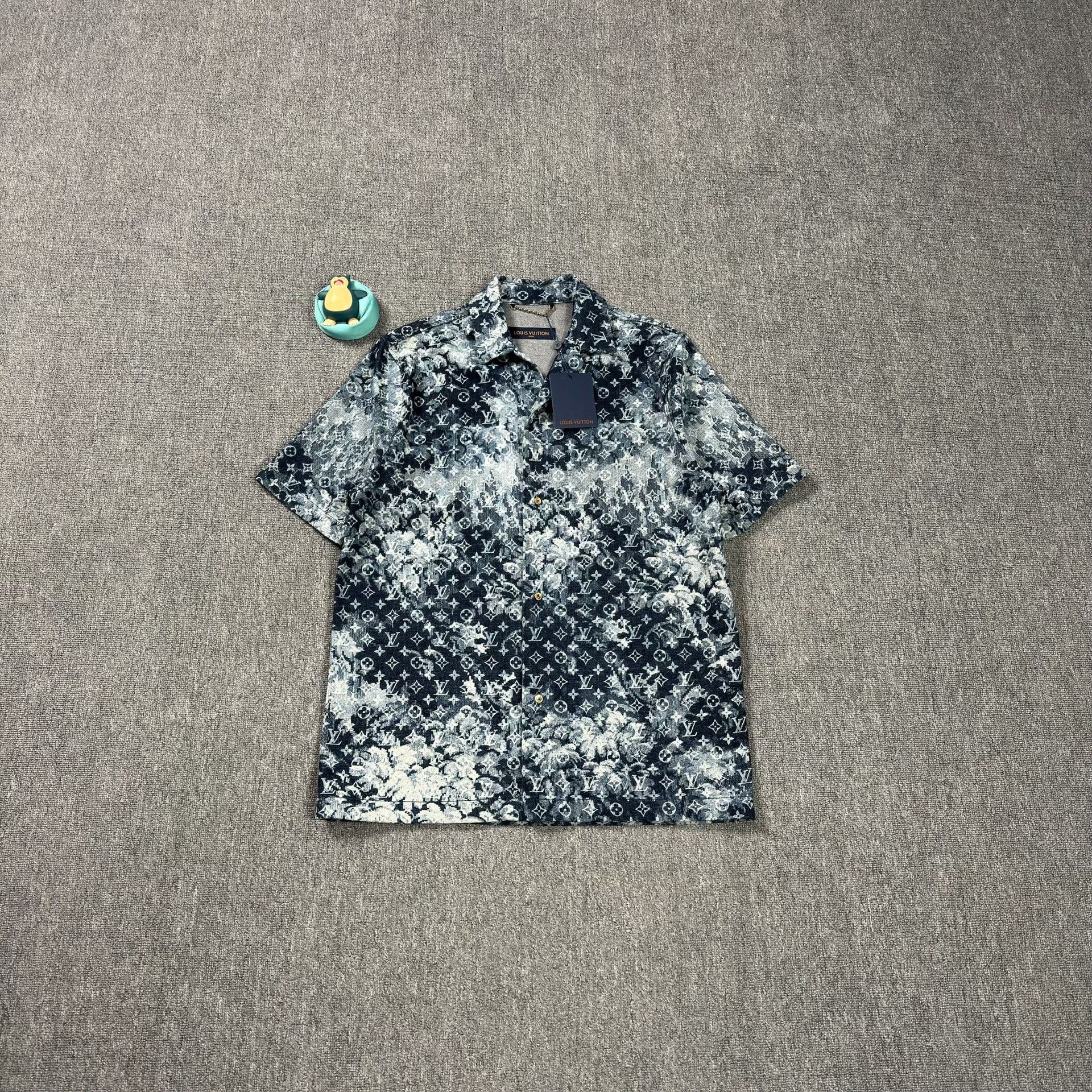 Louis Vuitton Louis Vuitton Tapestry Monogram Shirt Size M Size US M / EU 48-50 / 2 - 1 Thumbnail